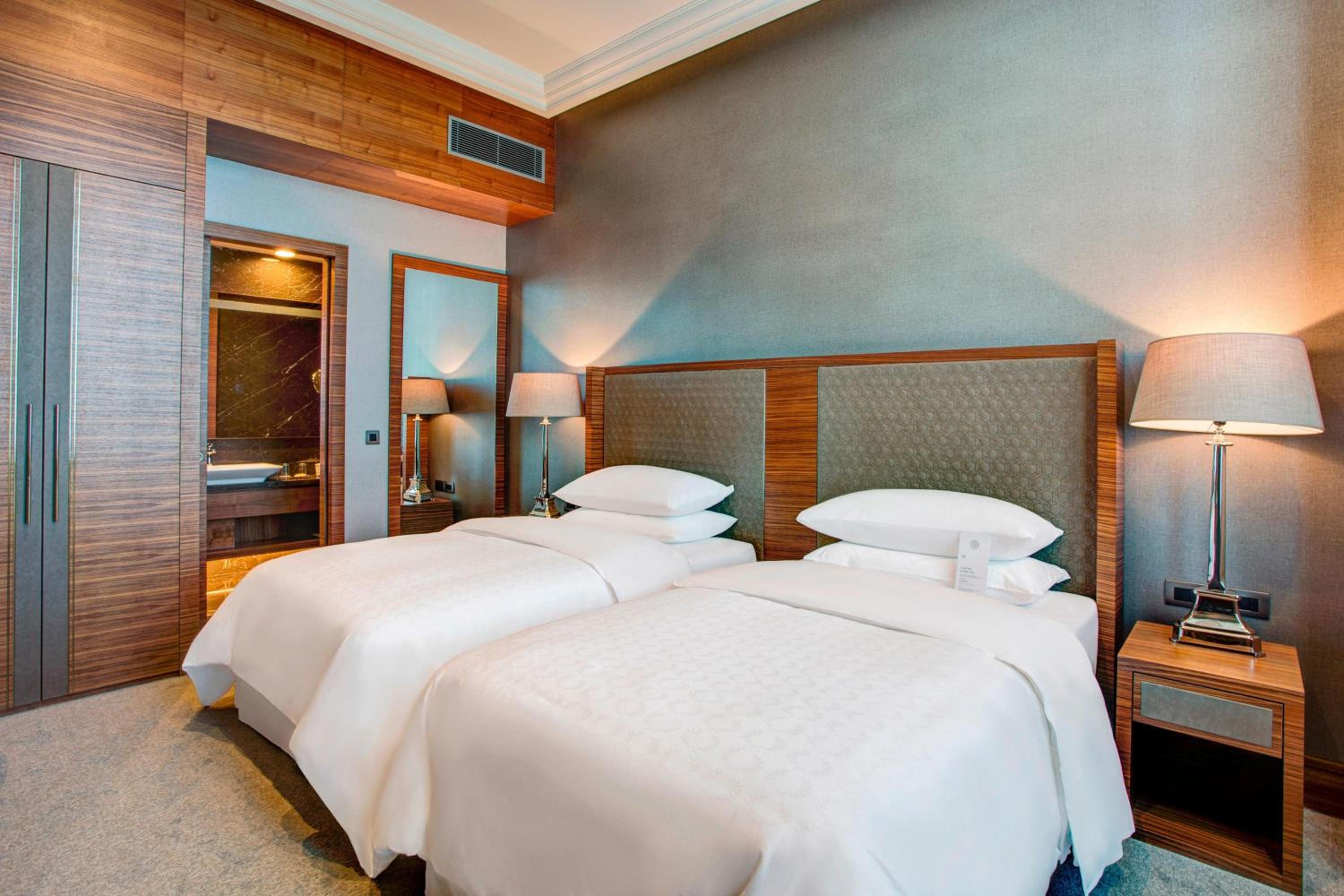 Presidential Suite, 1 King Bed, 2 Single Beds