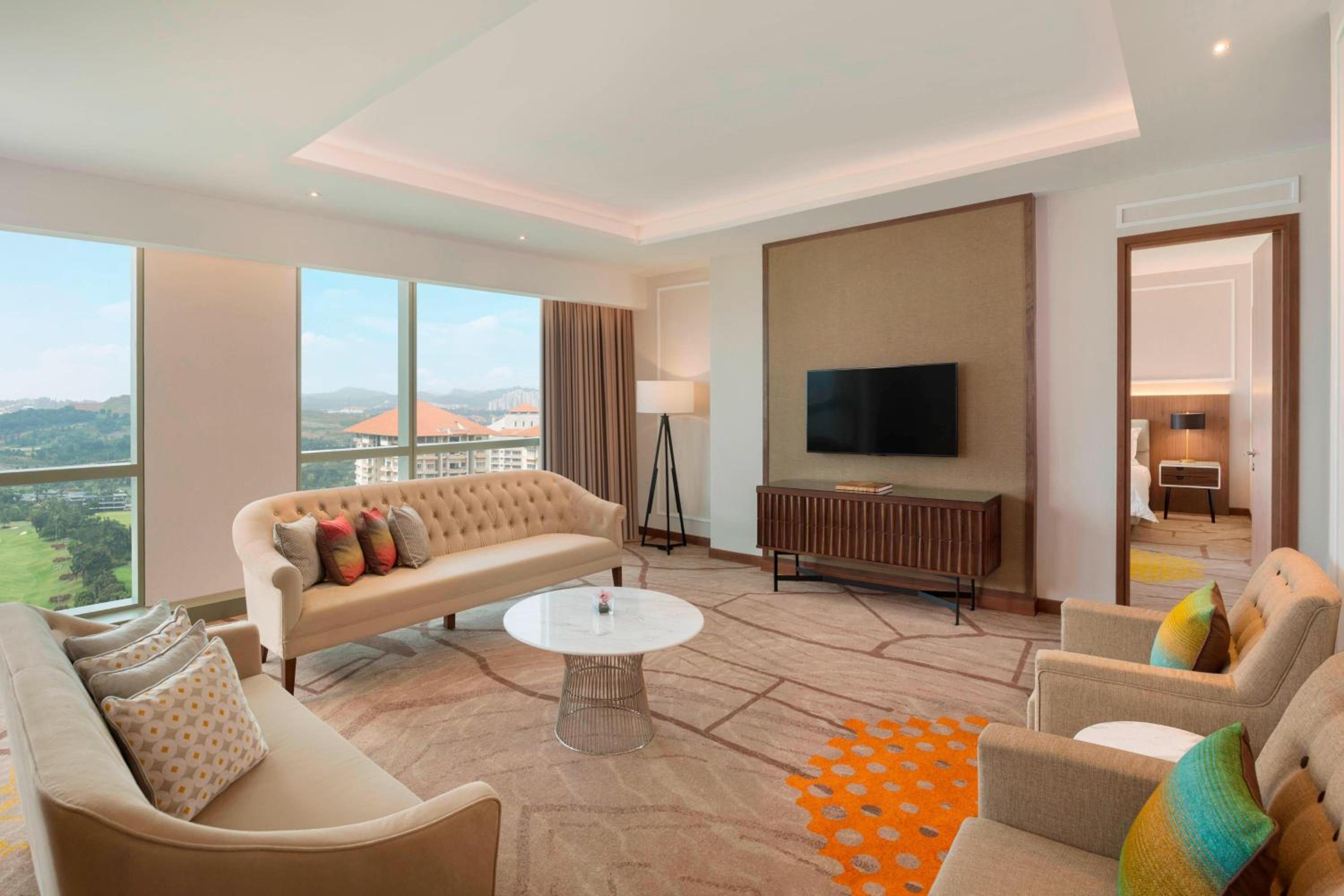 1 King Bed, Club Lounge Access, Le Meridien Suite photo 1
