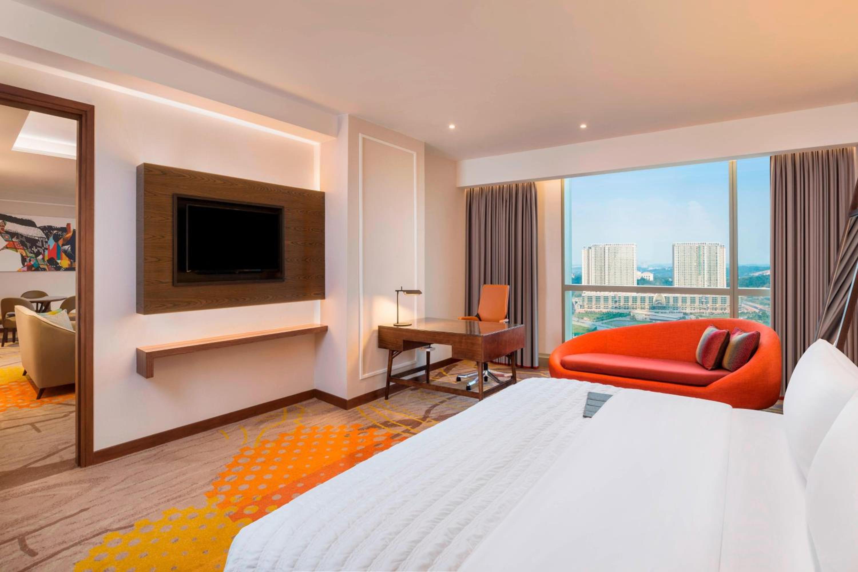1 King Bed, Club Lounge Access, Le Meridien Suite photo 2