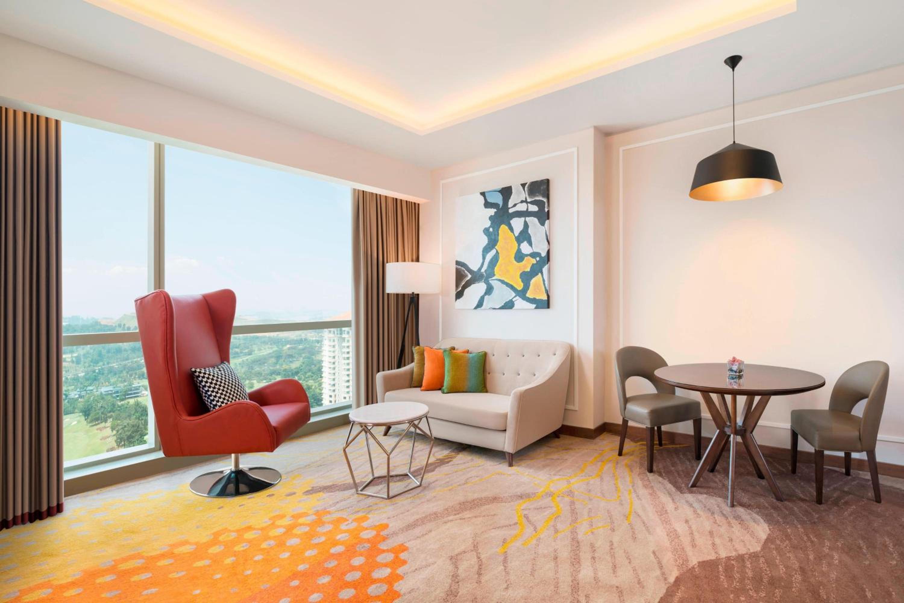 1 King Bed, Club Lounge Access, Suite photo 1