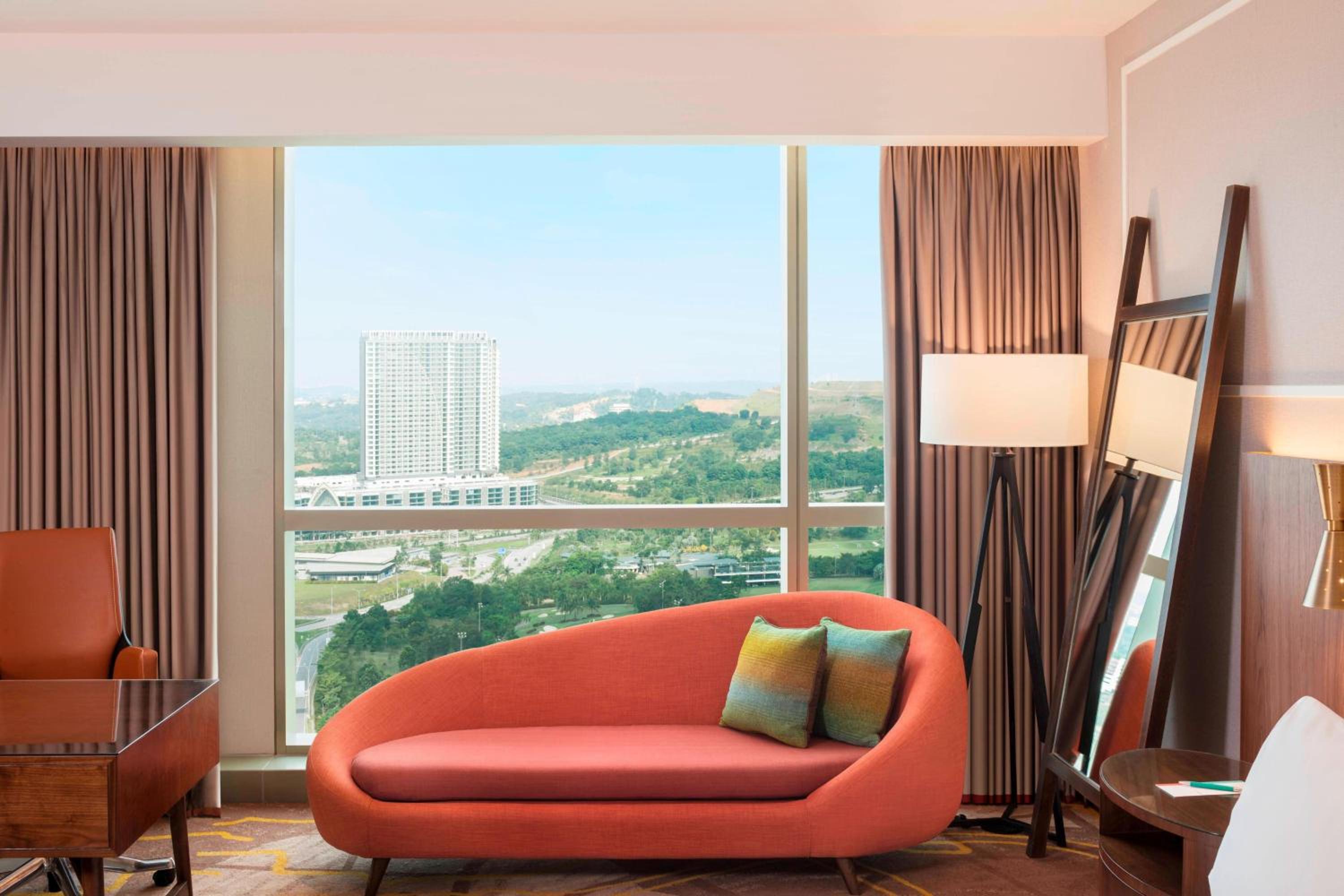 1 King Bed, Club Lounge Access, Le Meridien Suite photo 3