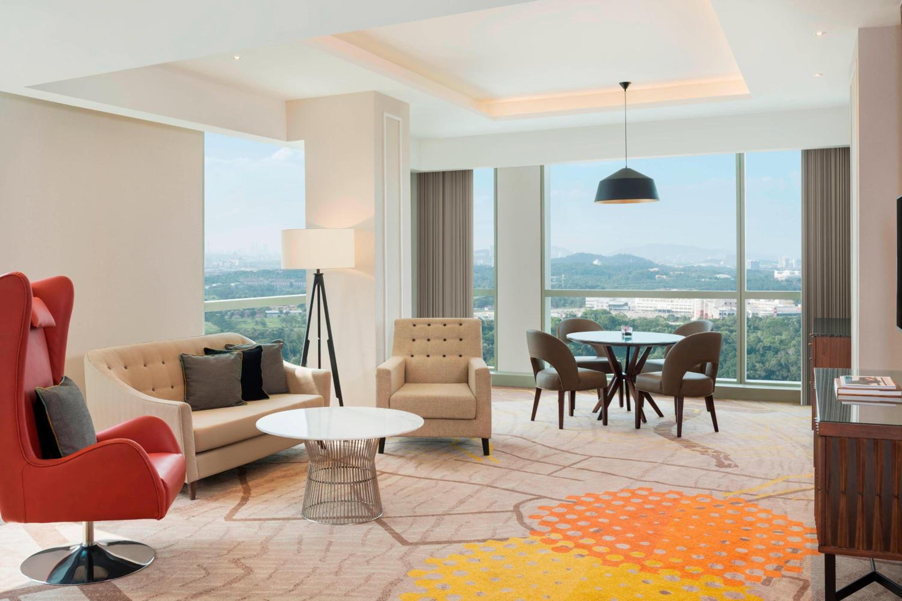 1 King Bed, Club Lounge Access, Gallery Suite photo 1