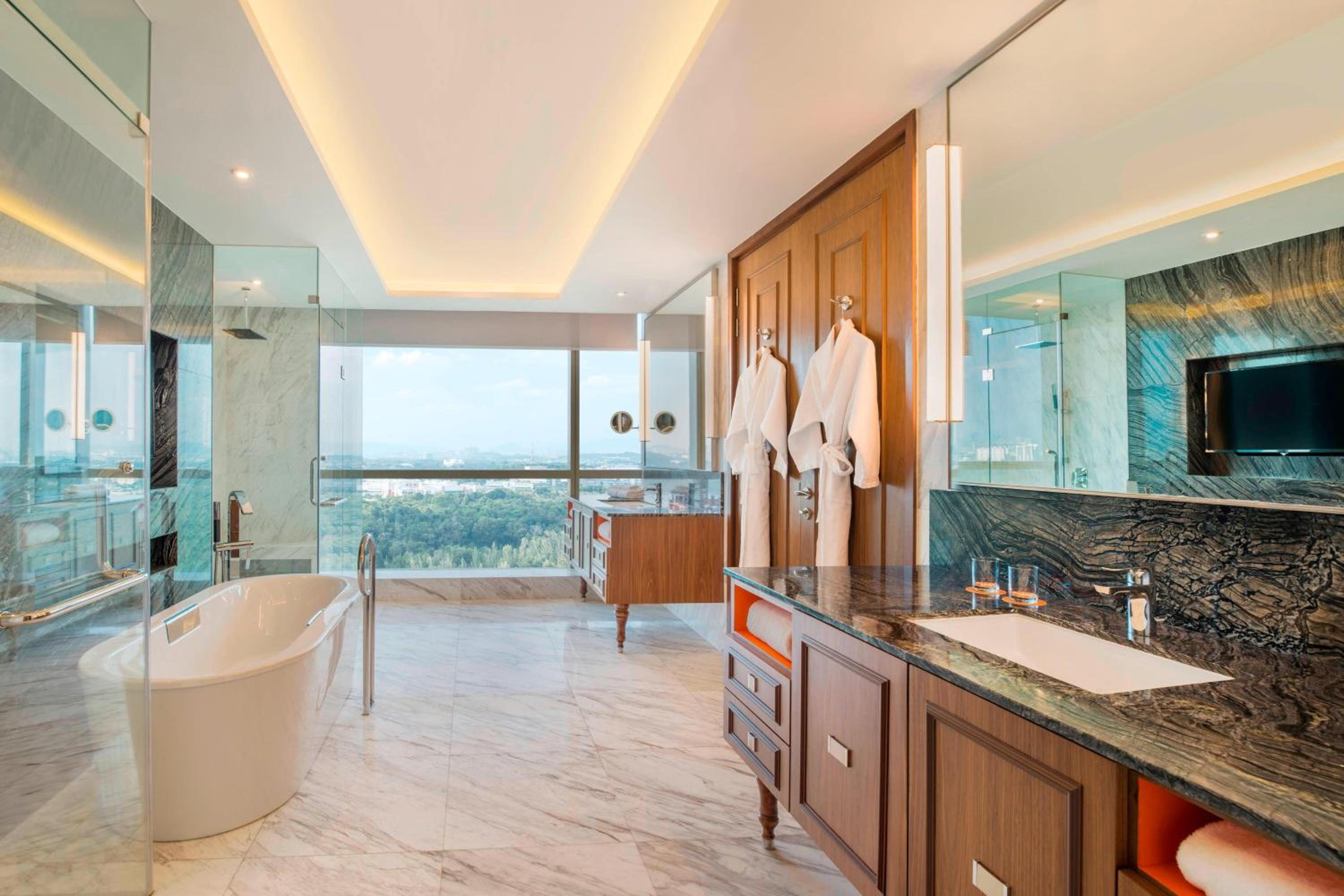 1 King Bed, Club Lounge Access, Presidential Suite photo 3