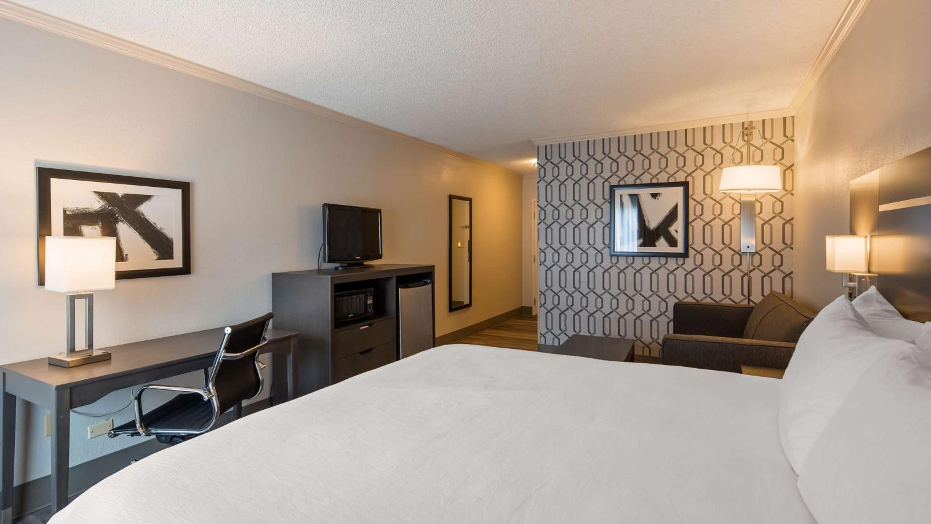 Business King Room - Non-Smoking - Photo 4