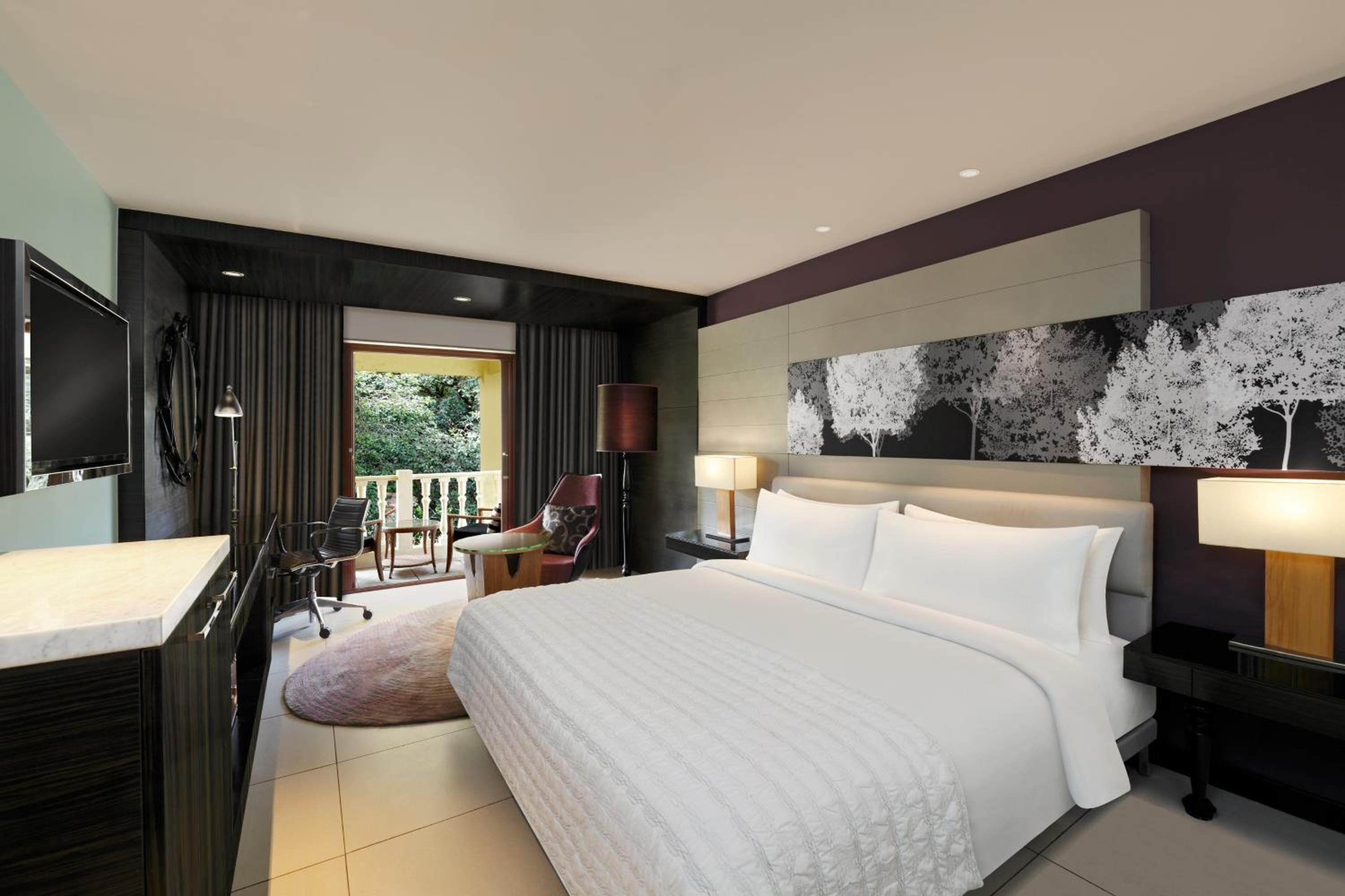 1 King Bed, Guest Room