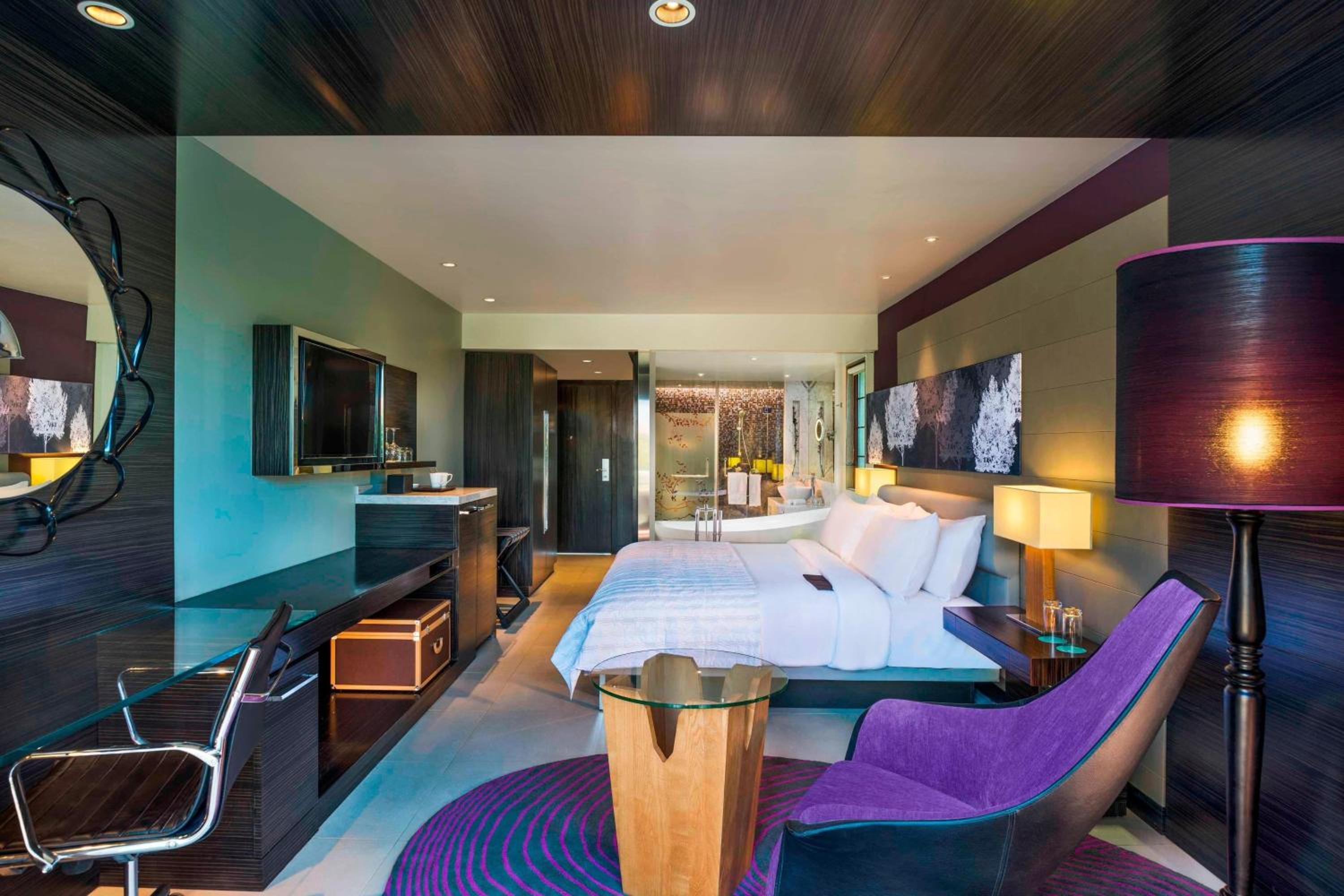 1 King Bed, Forest View, Guest Room