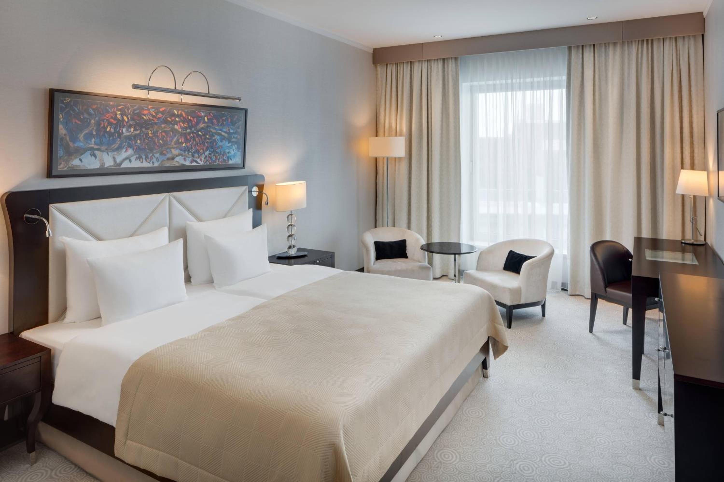 Executive King Room - Grand Living Room Access Level - Photo 1