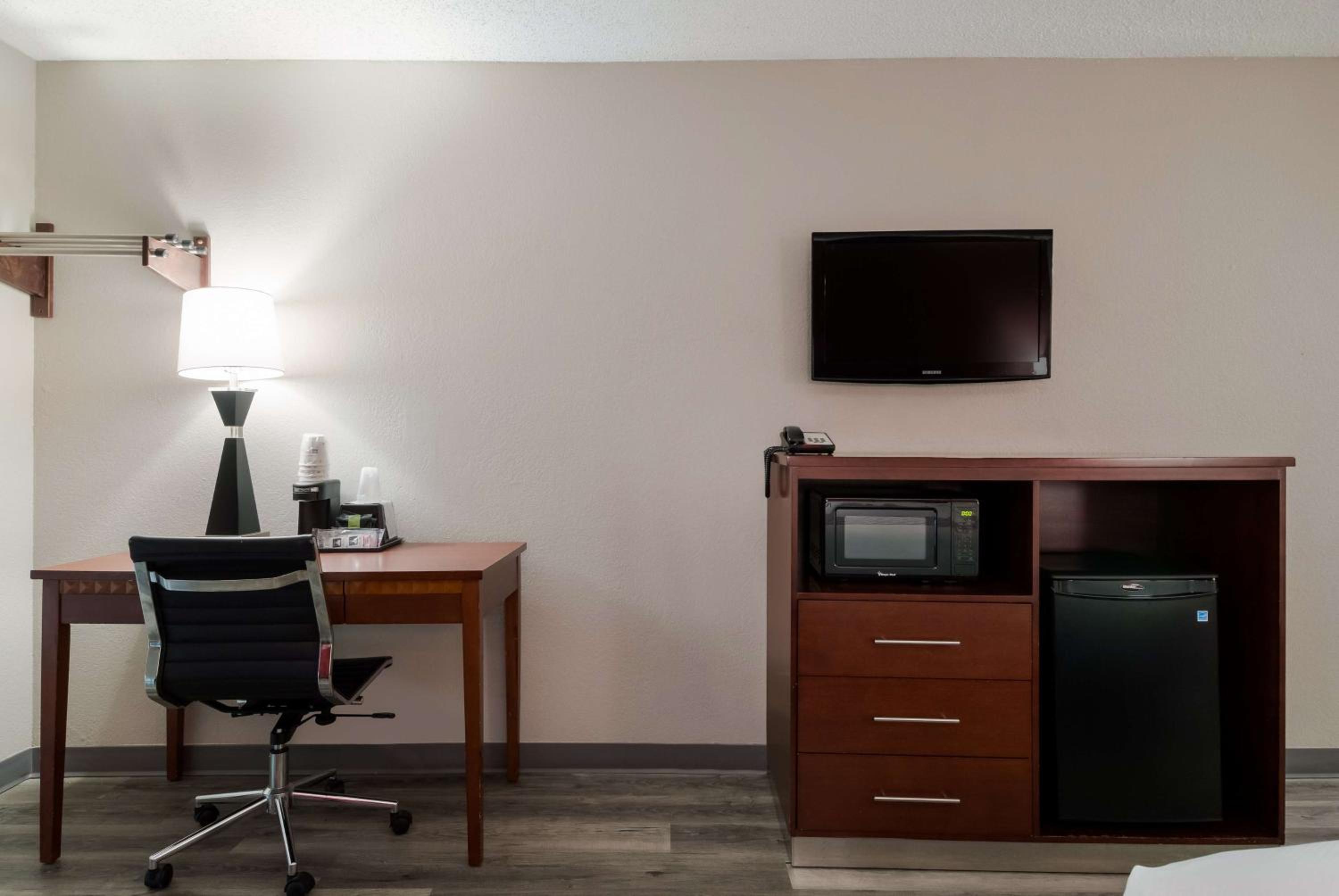 King Room - Non-Smoking - Photo 2