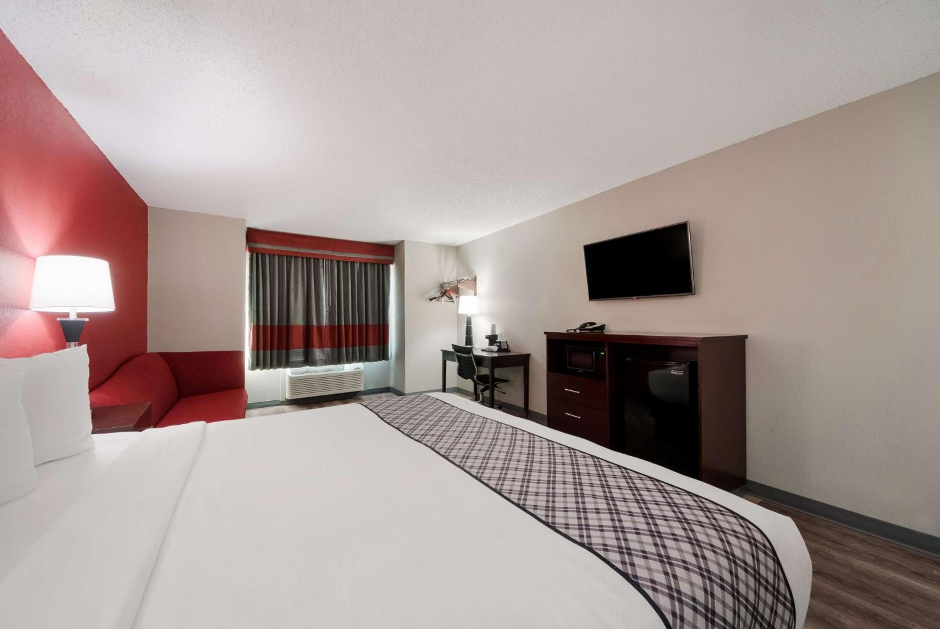 King Room - Non-Smoking - Photo 4