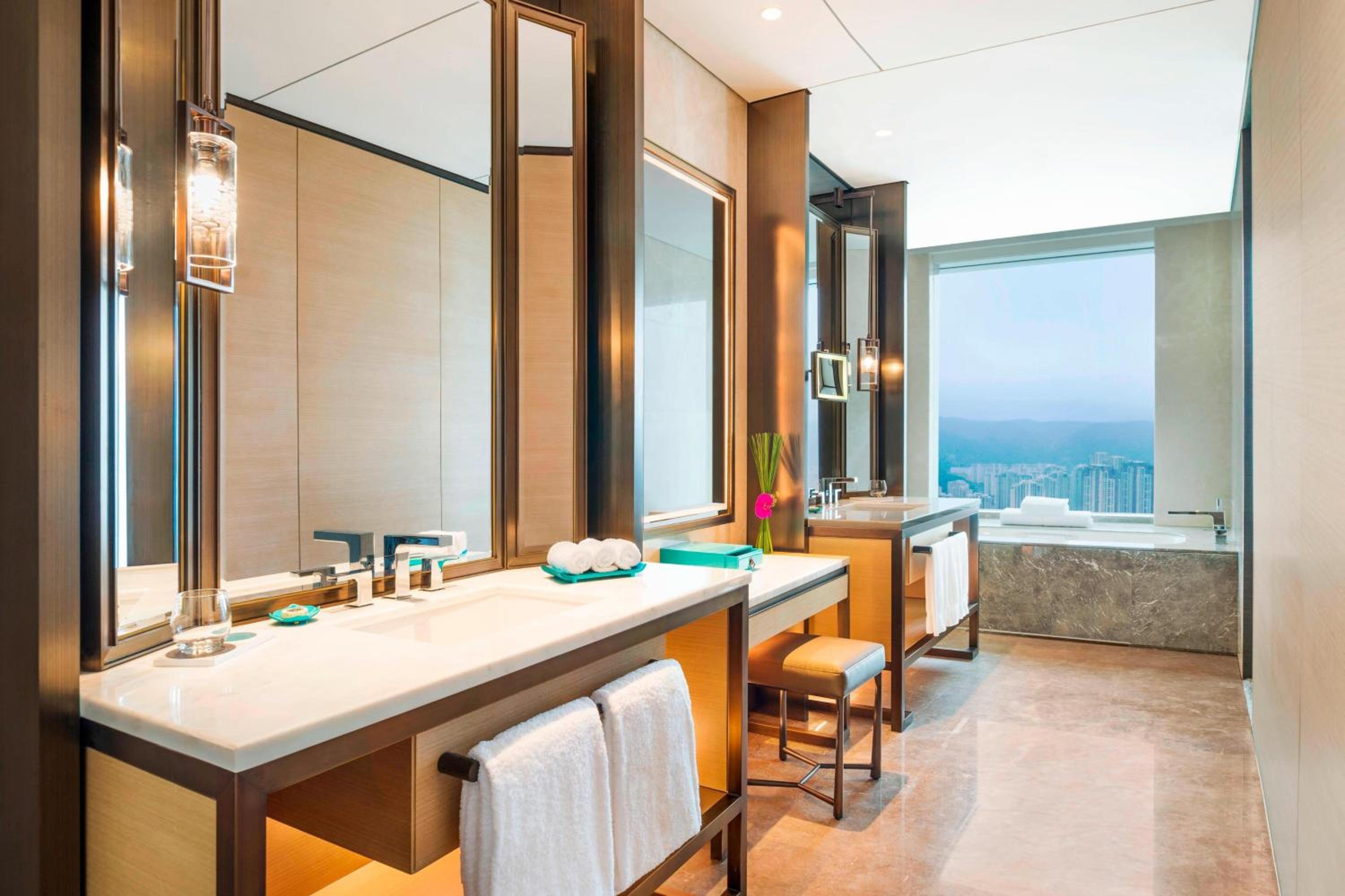 Deluxe room, Guest room, 1 King, Lake view