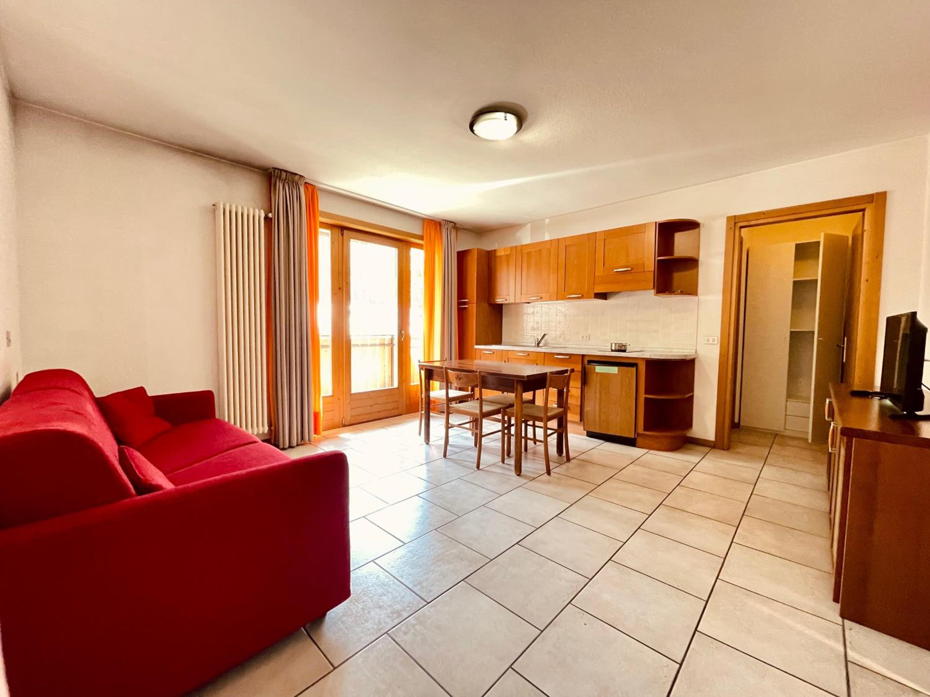 Apartment with Mountain View - Photo 8