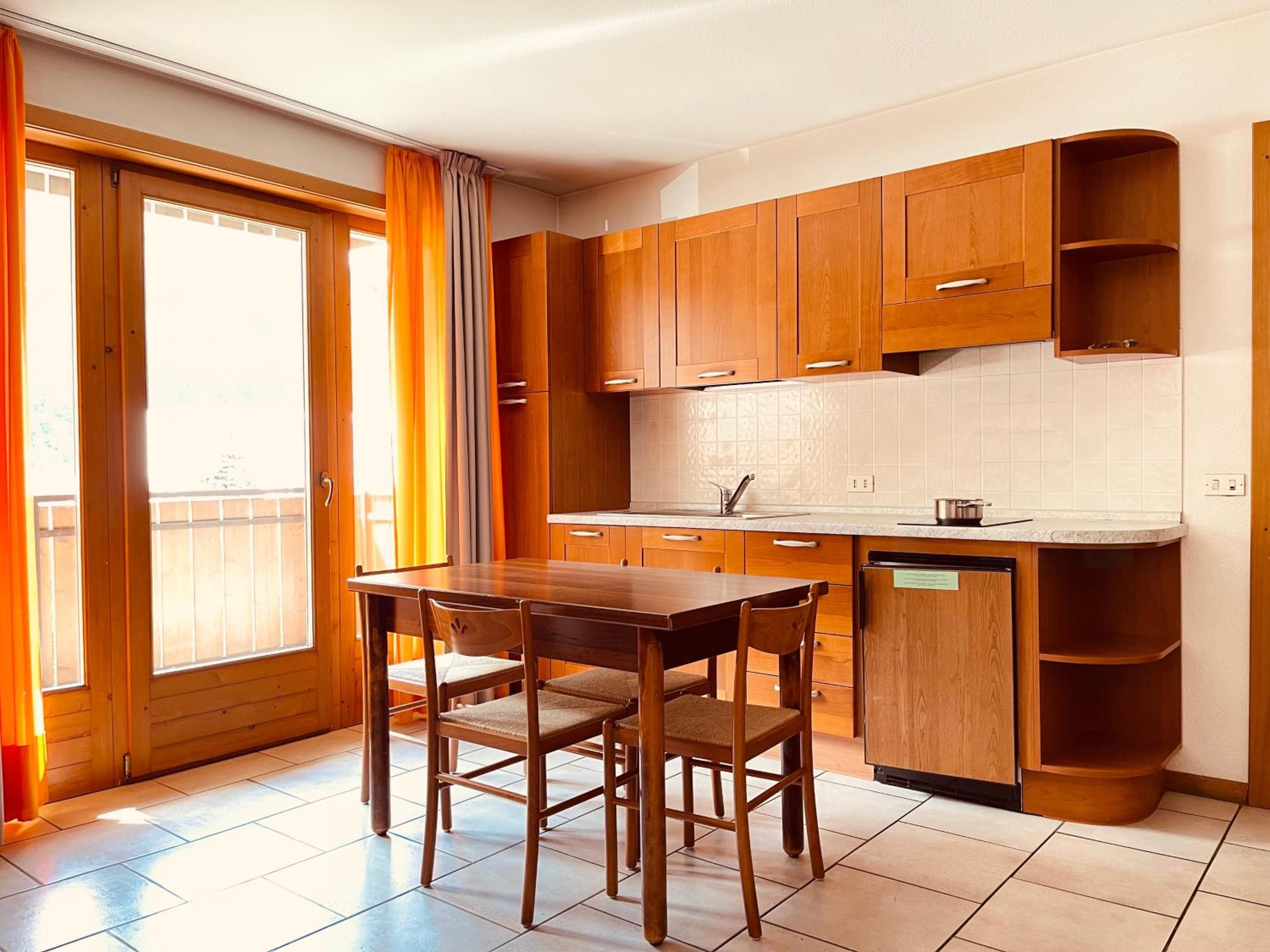 Apartment with Mountain View - Photo 3