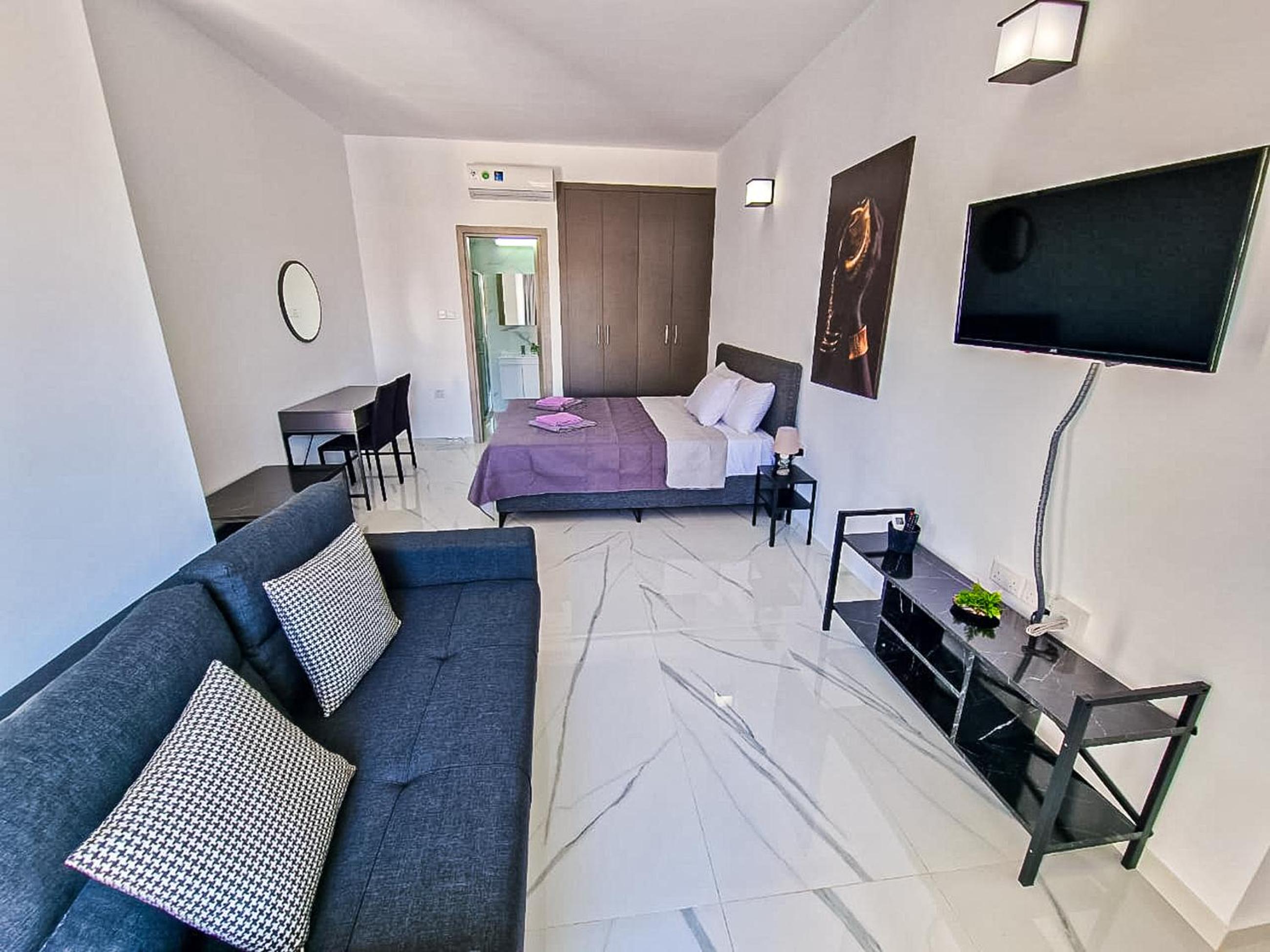 Deluxe Apartment photo 2