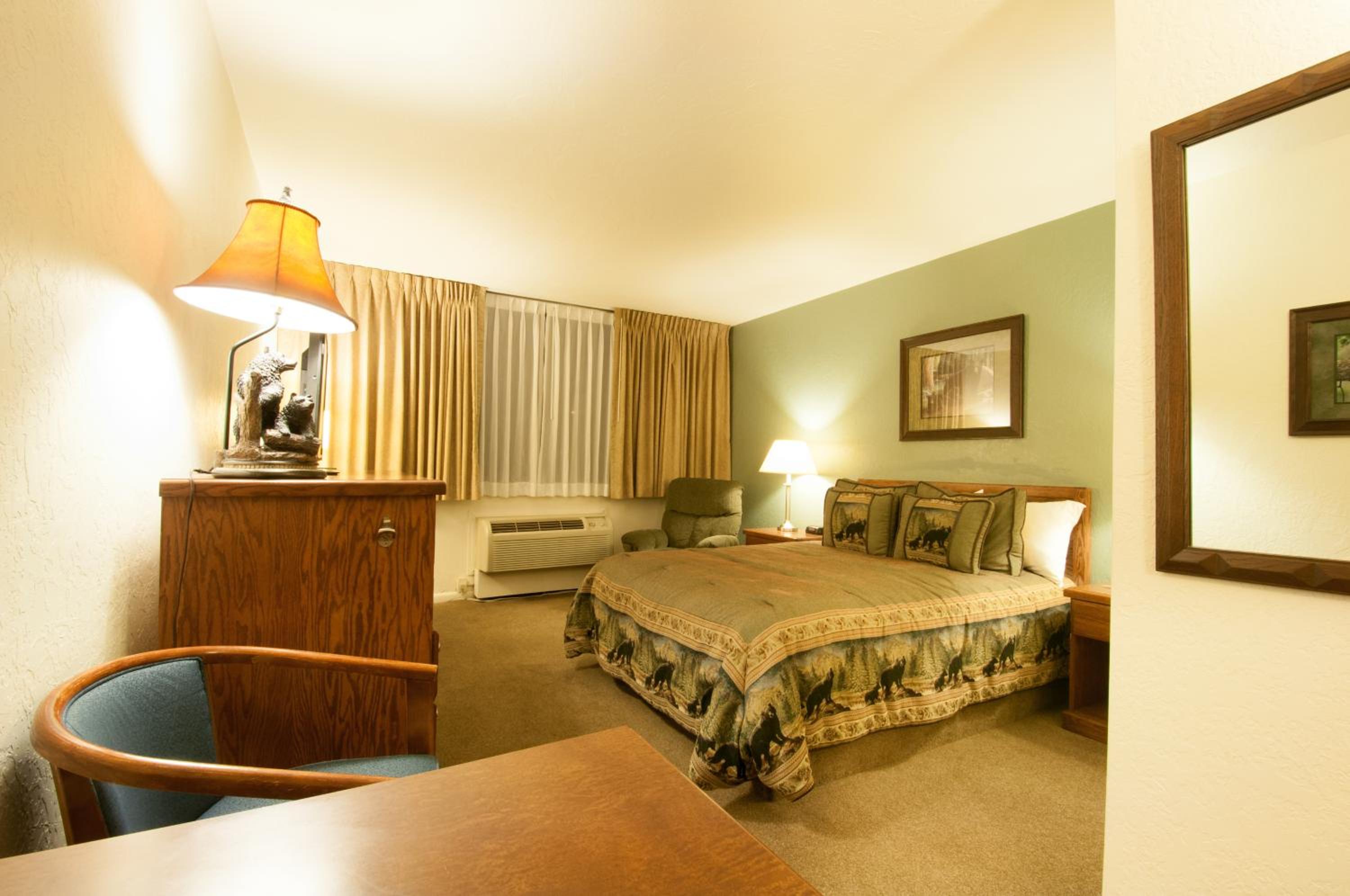 Queen Room - No Pets photo 3