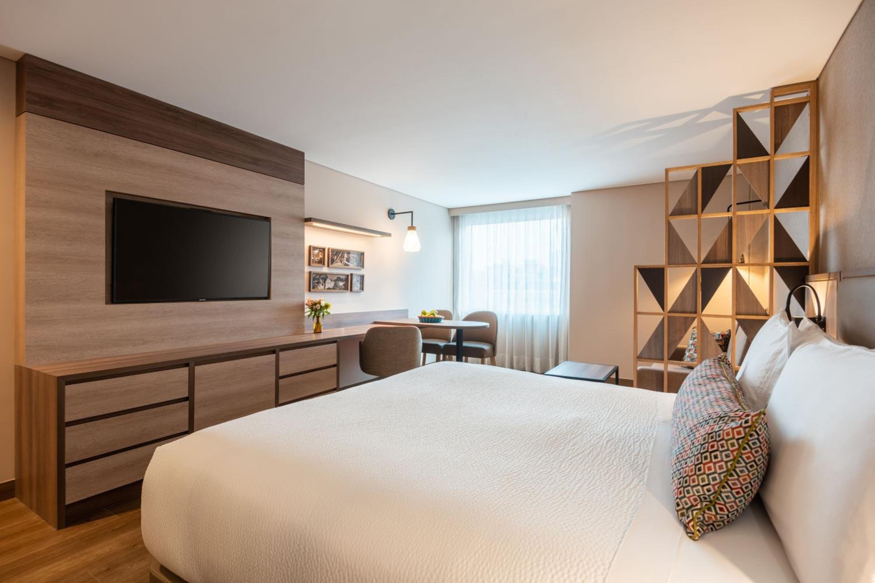 Studio suite with 1 King, Sofa bed, City view - Photo 10