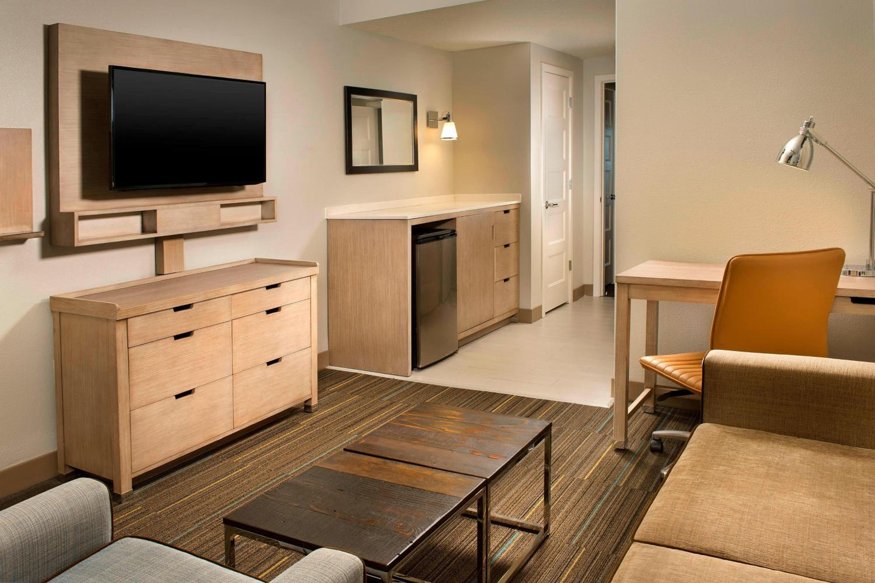 Junior Suite, 1 King, Sofa bed, Ocean view, Balcony - Photo 3