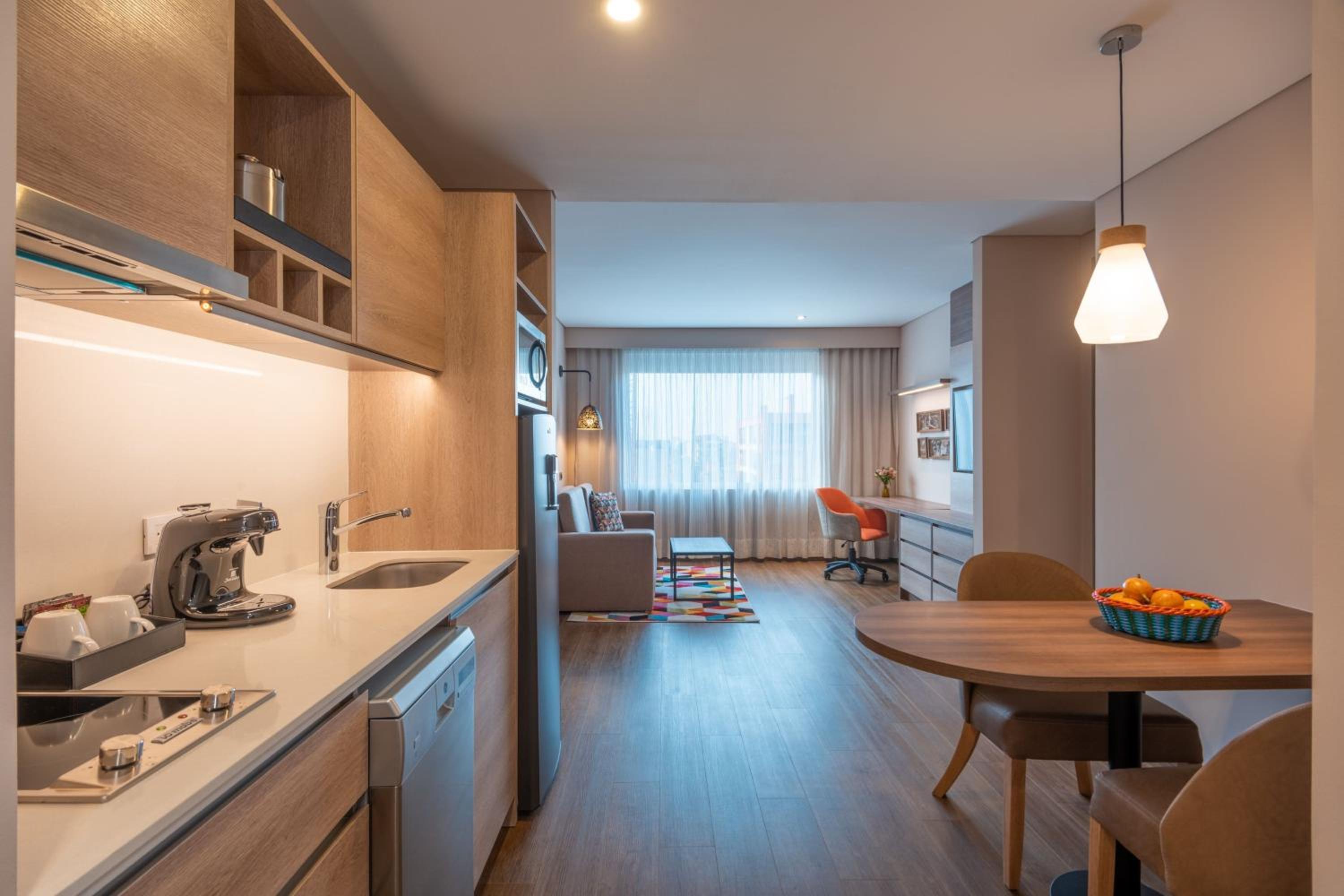 1 Bedroom Junior suite with 1 King, Sofa bed, City view - Photo 5