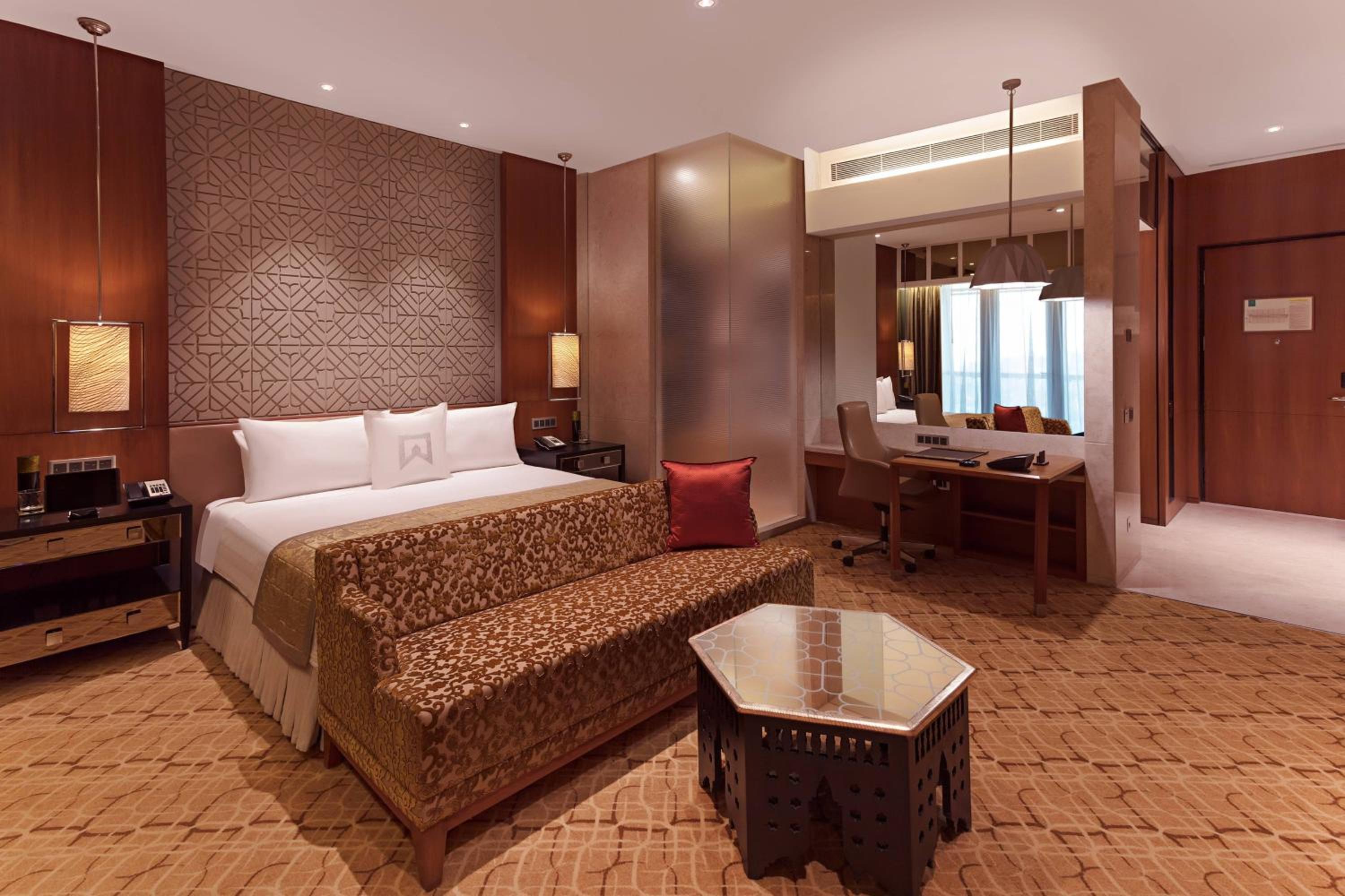 Towers, Club lounge access, Guest room, City view