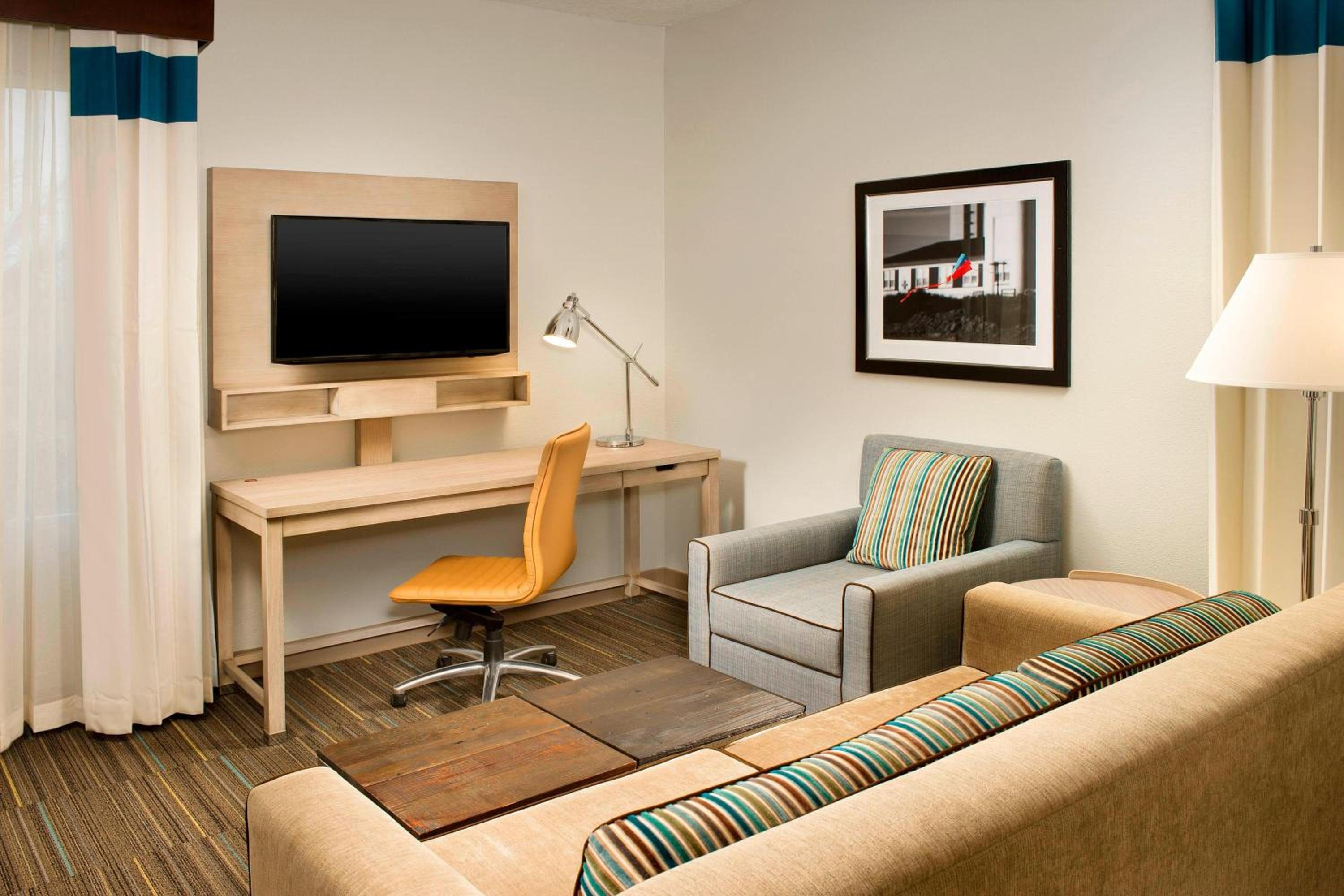 Junior Suite, 1 King, Sofa bed, Ocean view, Balcony - Photo 2