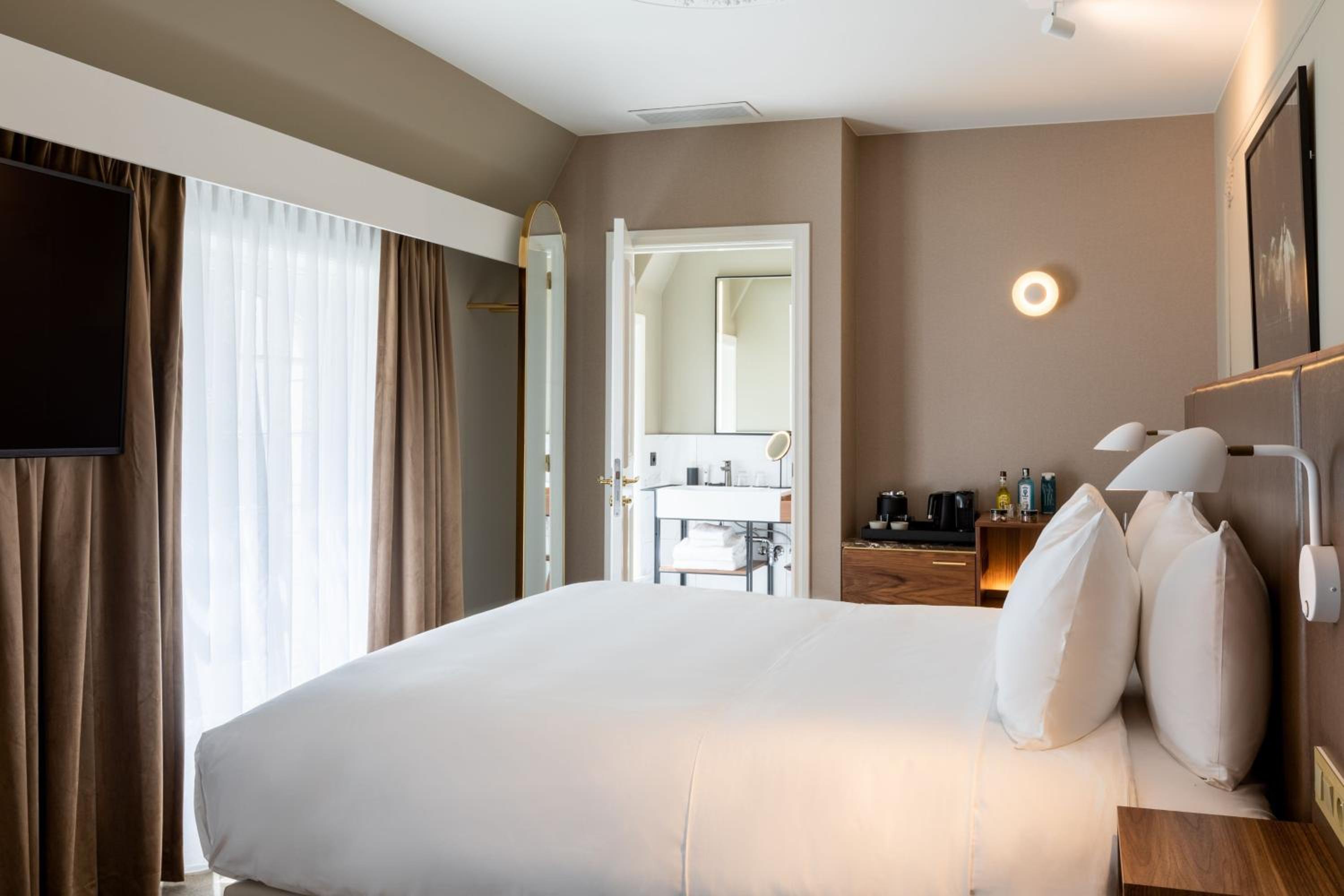 Emerald King Guest Room - Photo 1