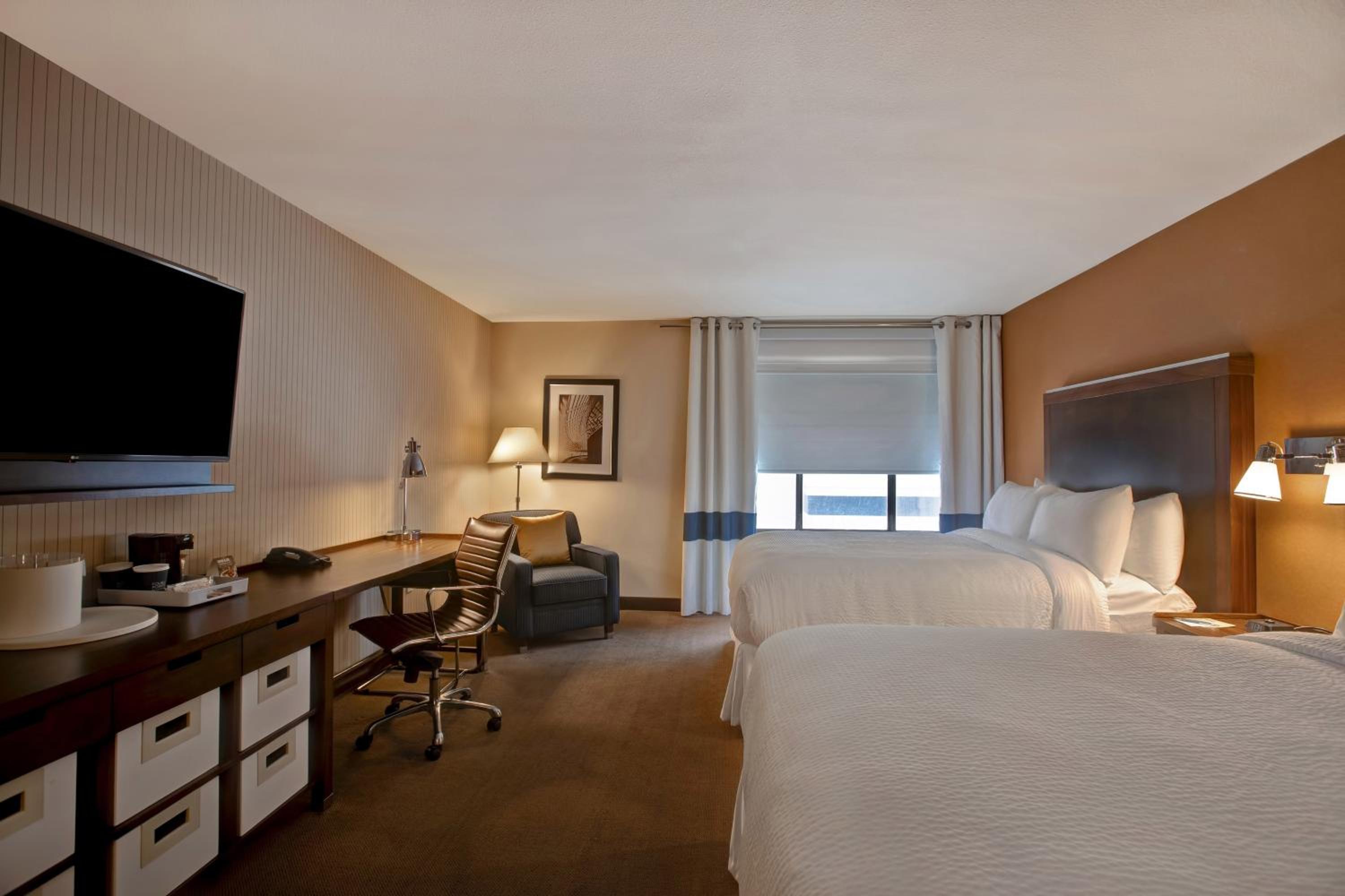 Guest room, 2 Queen, towers building - Photo 2