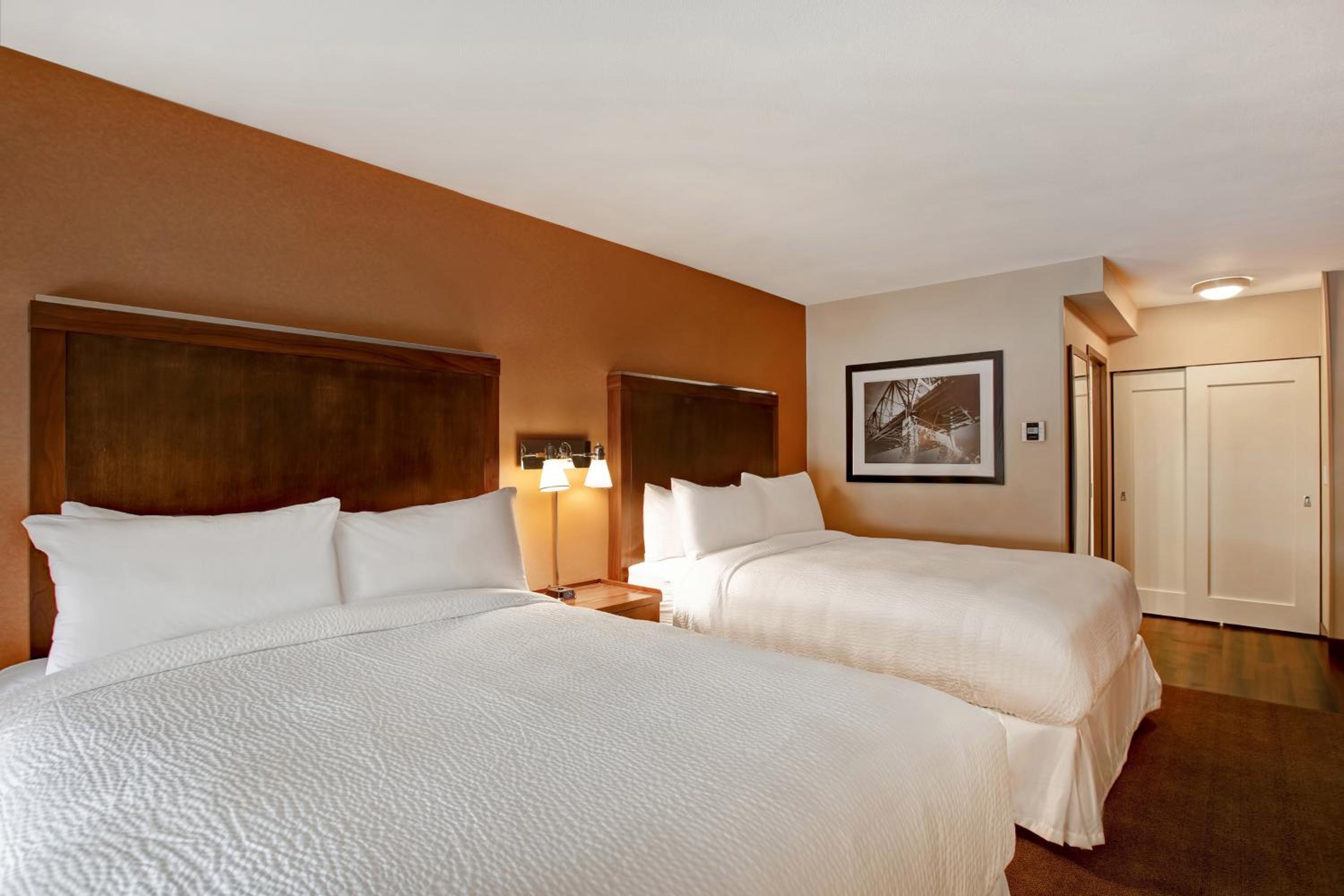 Guest room, 2 Queen, towers building - Photo 4