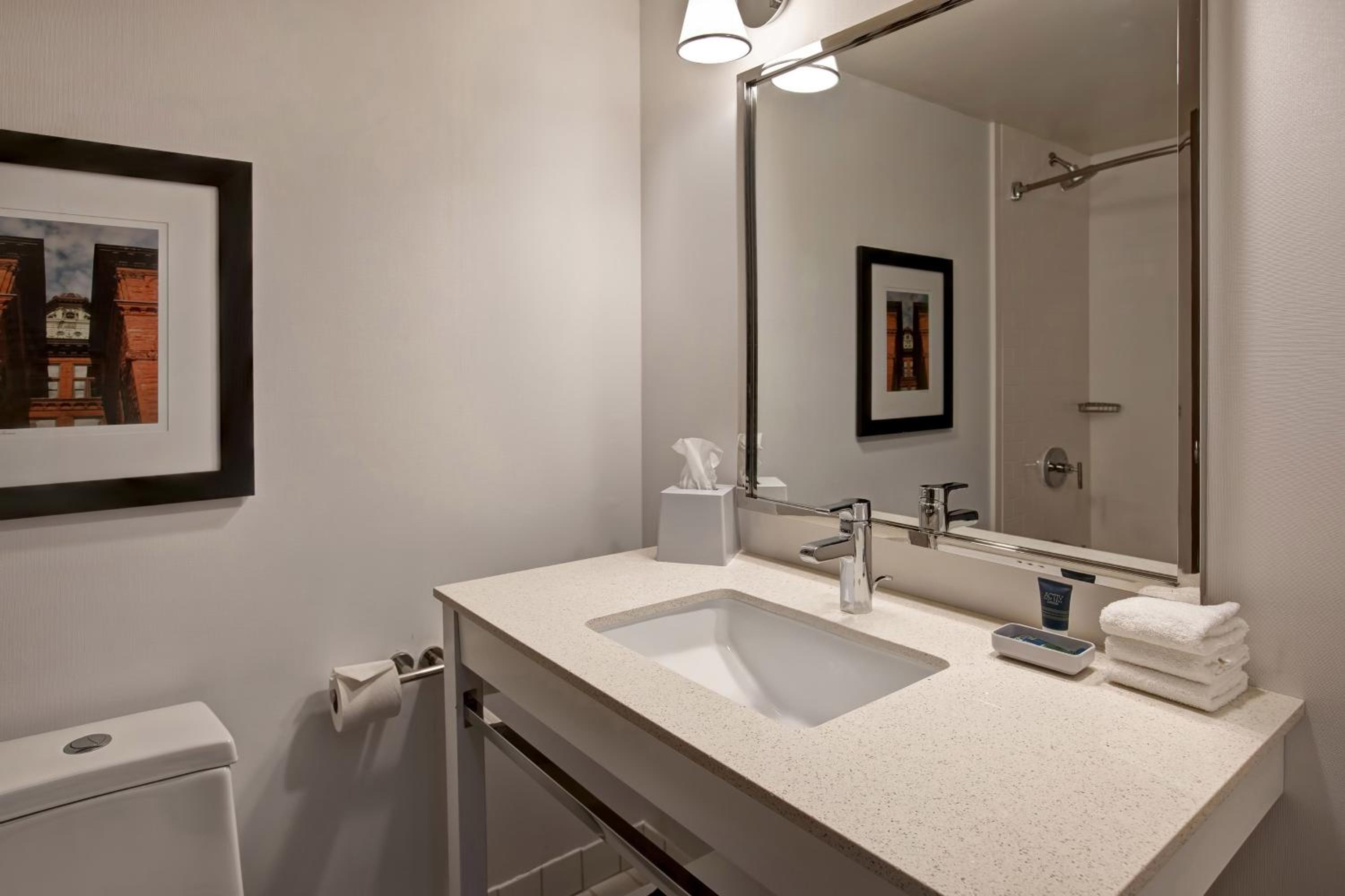 Junior Suite, 1 King, Sofa bed, Towers Building - Photo 2