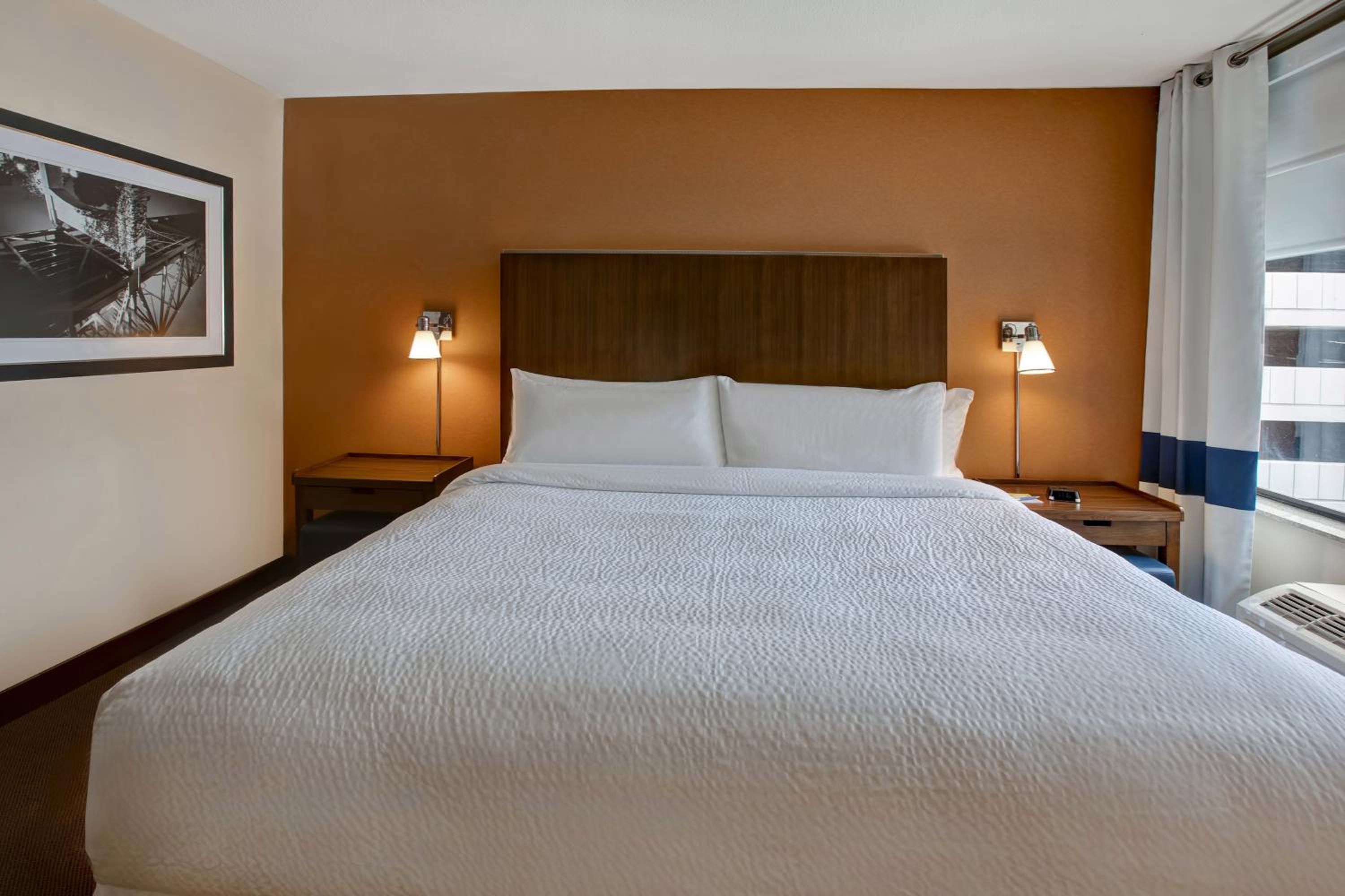 Suite, 1 Queen, Sofa bed, Towers Building - Photo 5