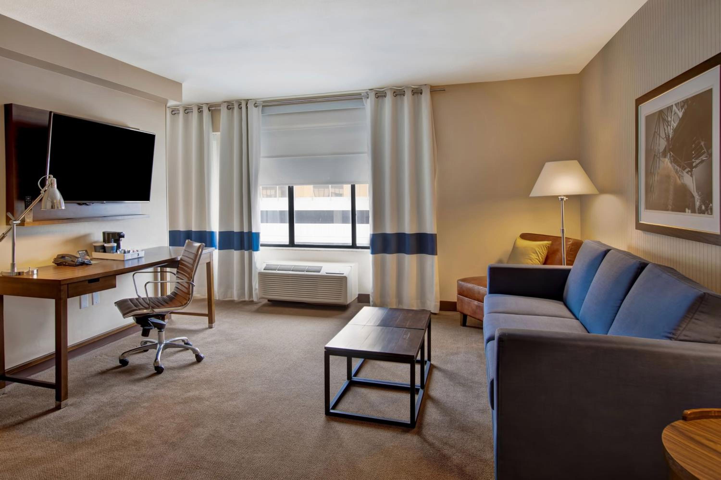 Suite, 1 Queen, Sofa bed, Towers Building - Photo 2