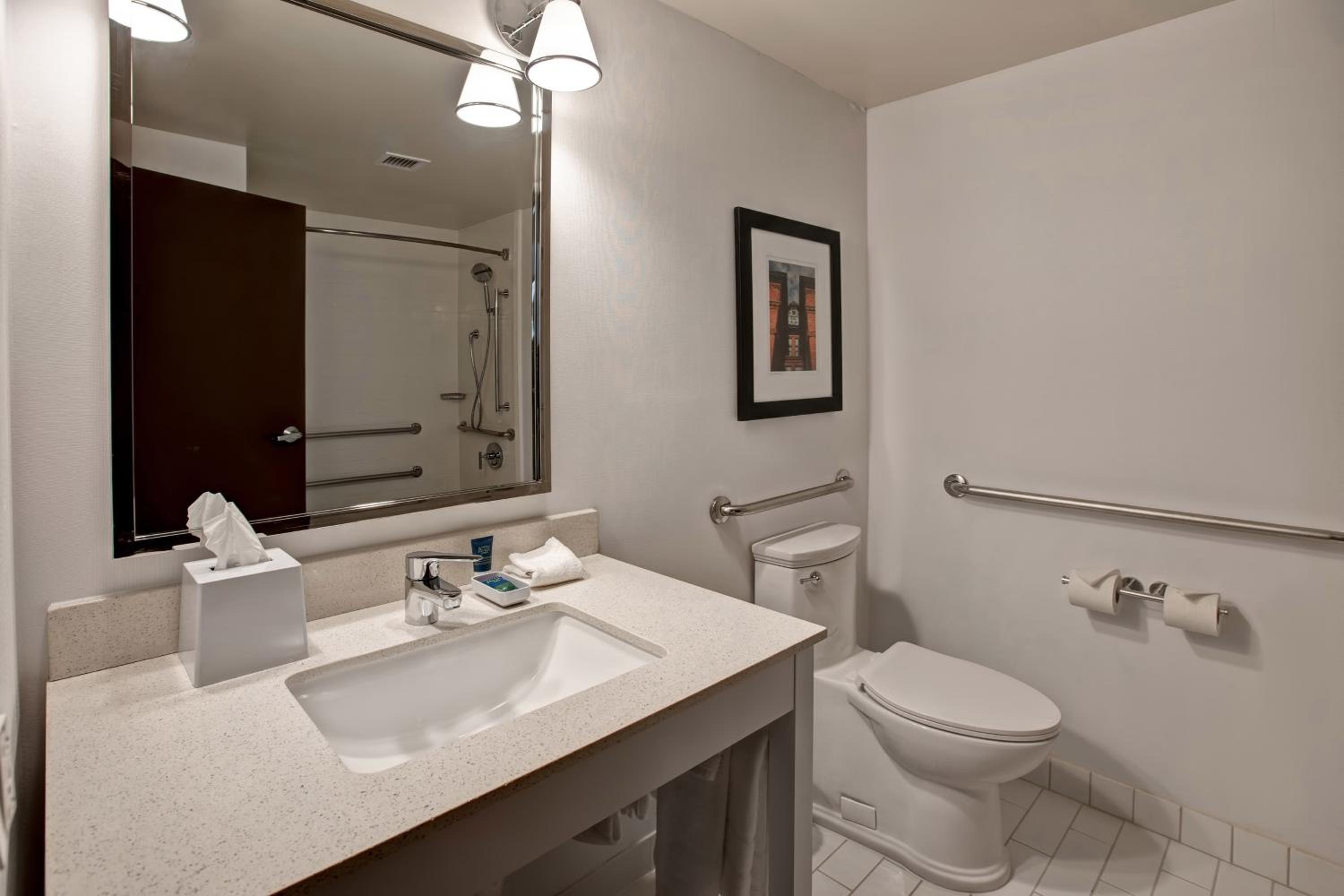Junior Suite, 1 King, Sofa bed, Towers Building - Photo 8