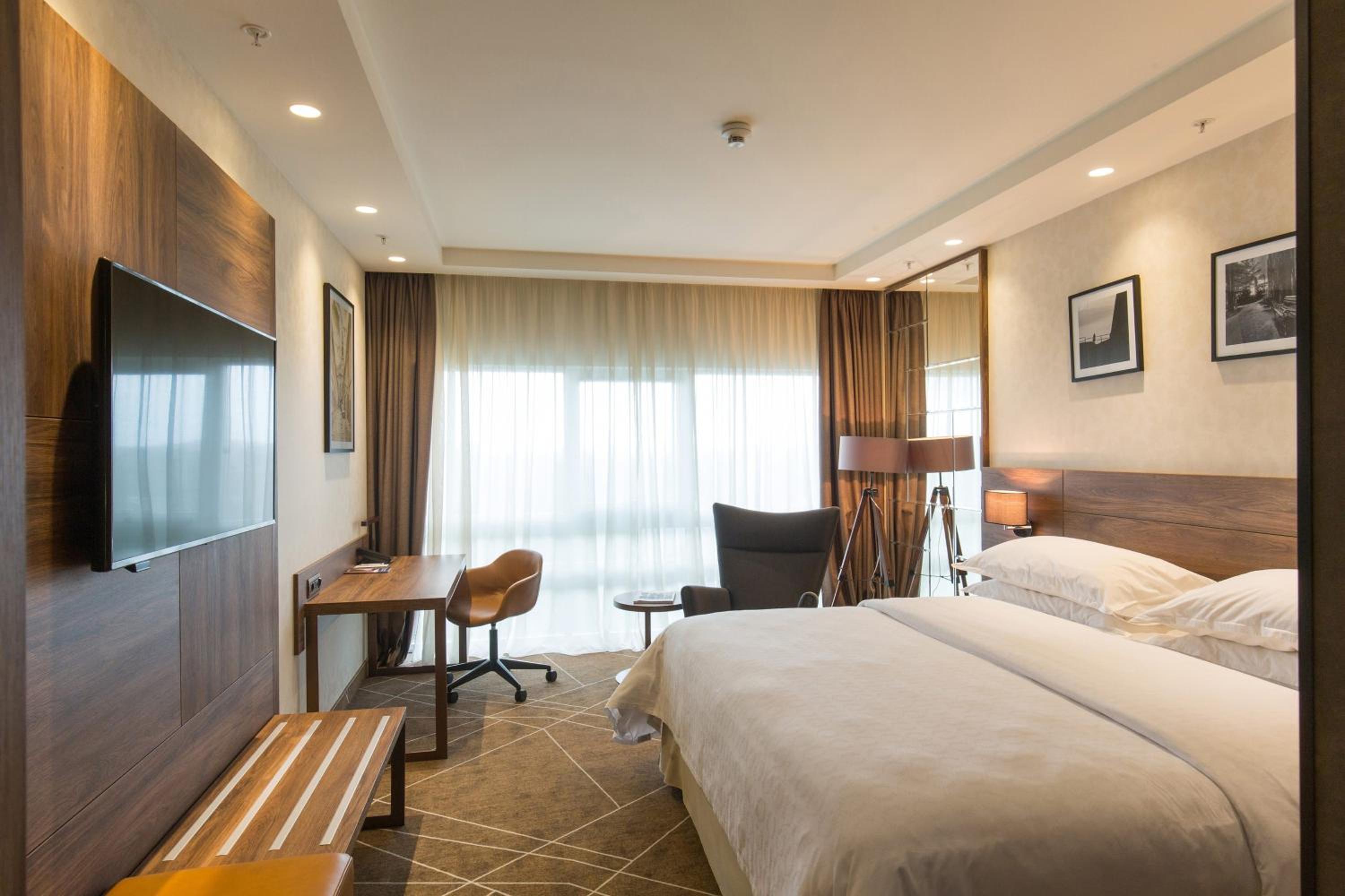 Superior Guest Room, Guest room, 1 King, City view photo 2