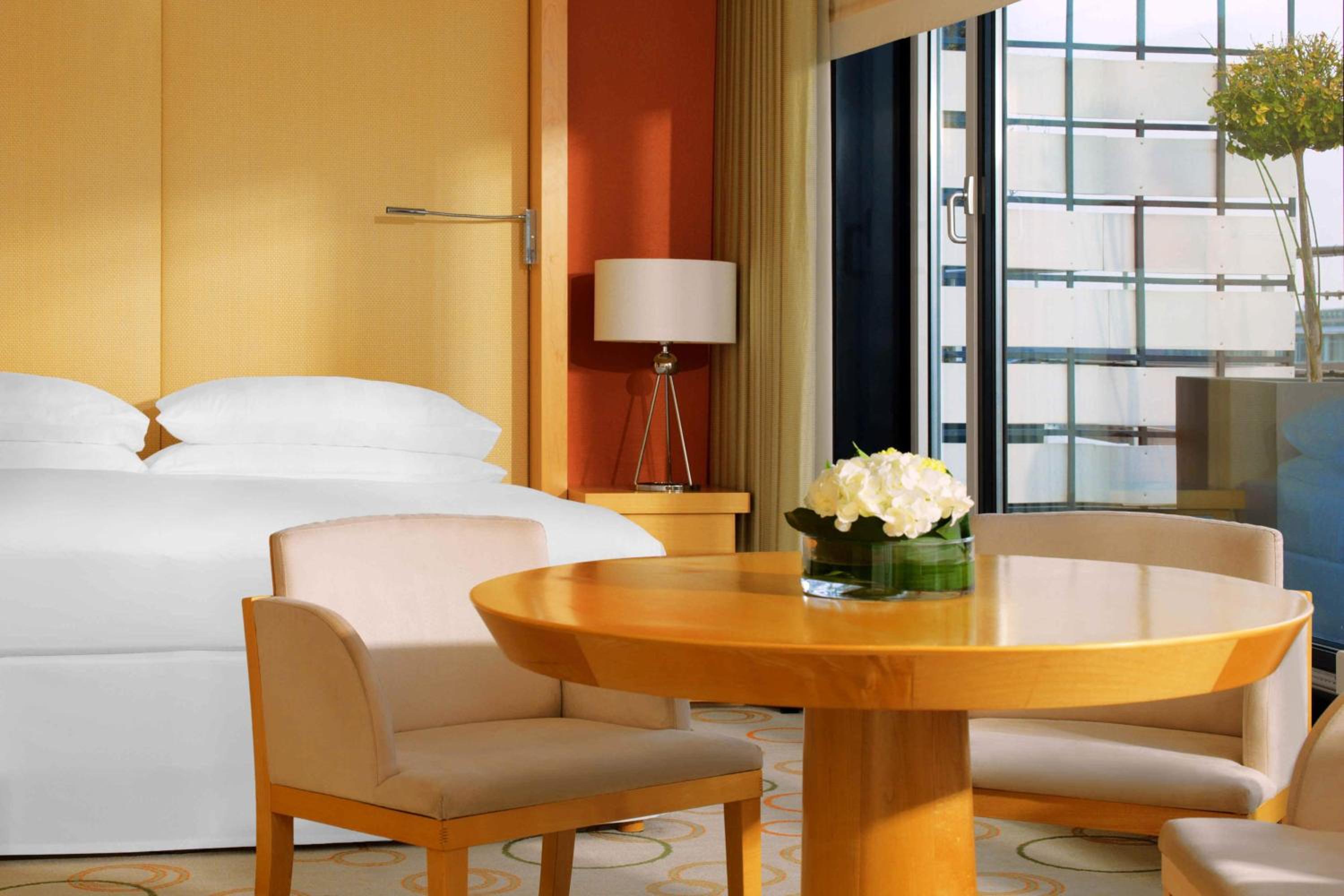 Panorama Suite - Top Floor thumbnail 5