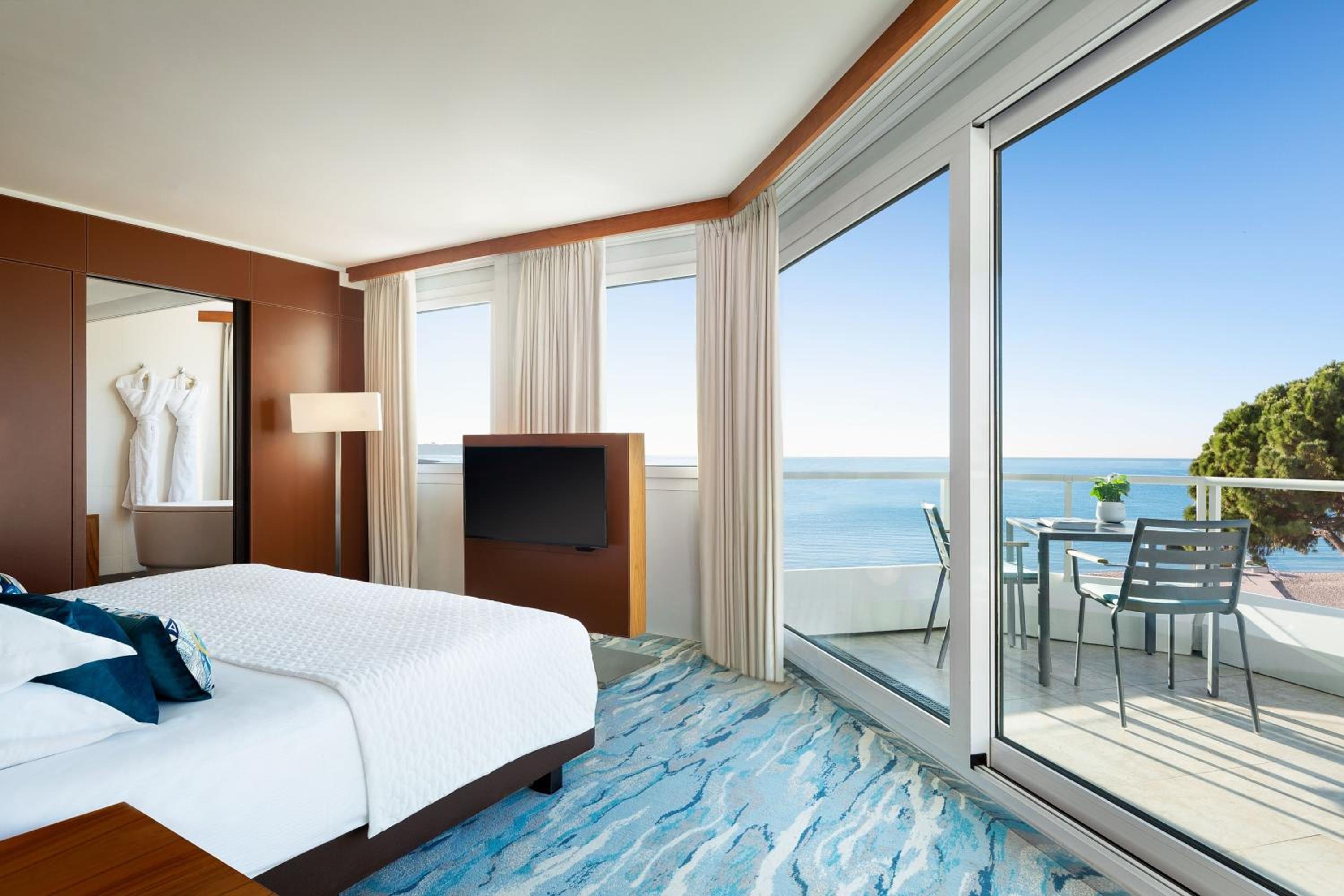 Luxury Suite with Sea View - Photo 8