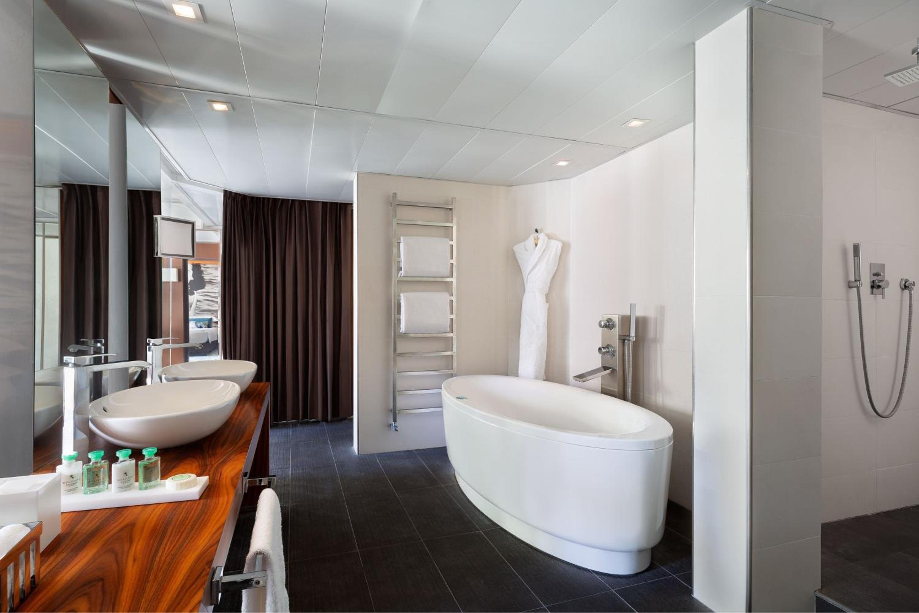 Prestige Suite - Photo 12