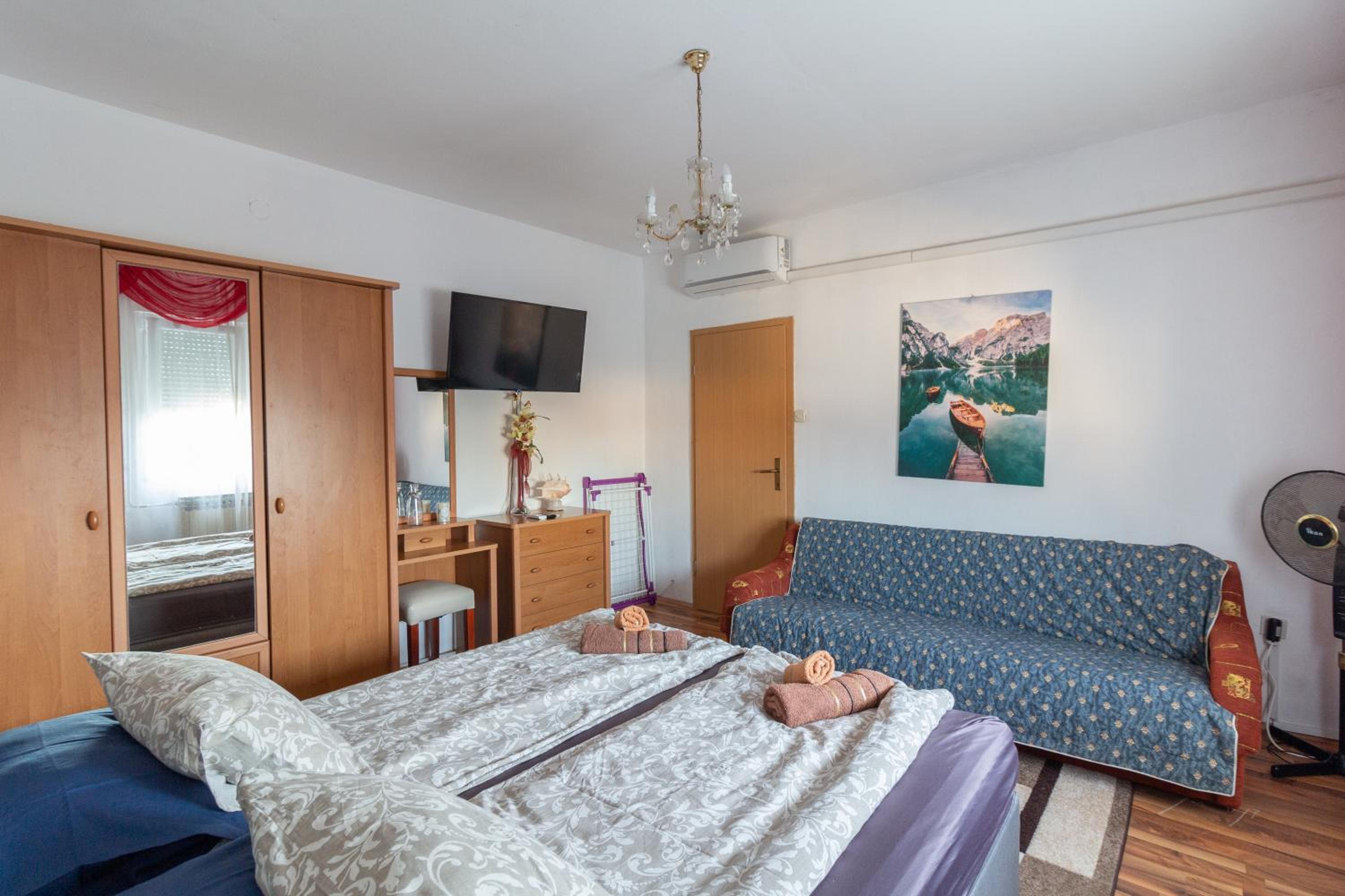 One-Bedroom Apartment - Photo 31