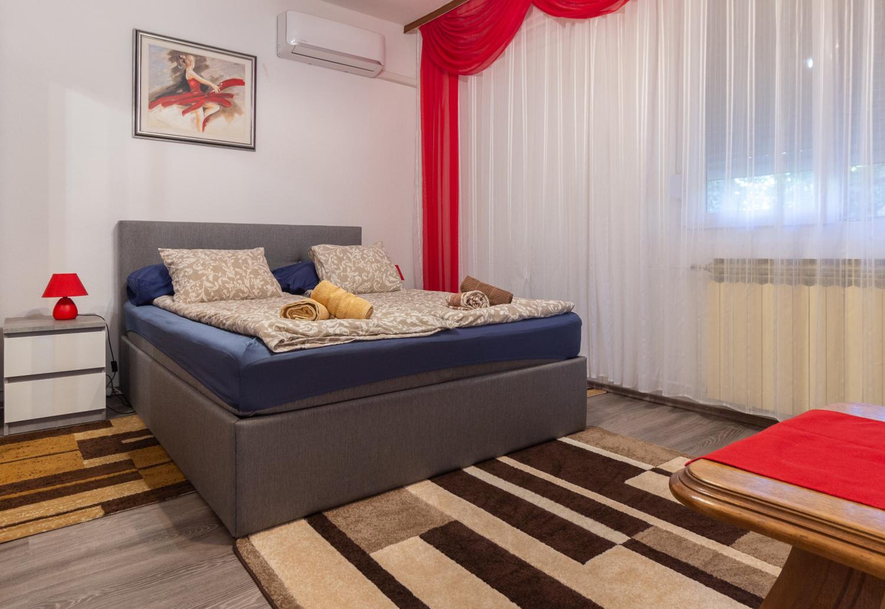 One-Bedroom Apartment - Photo 1