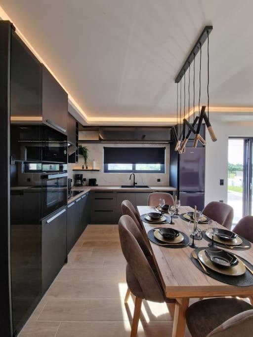 Three-Bedroom Villa photo 3
