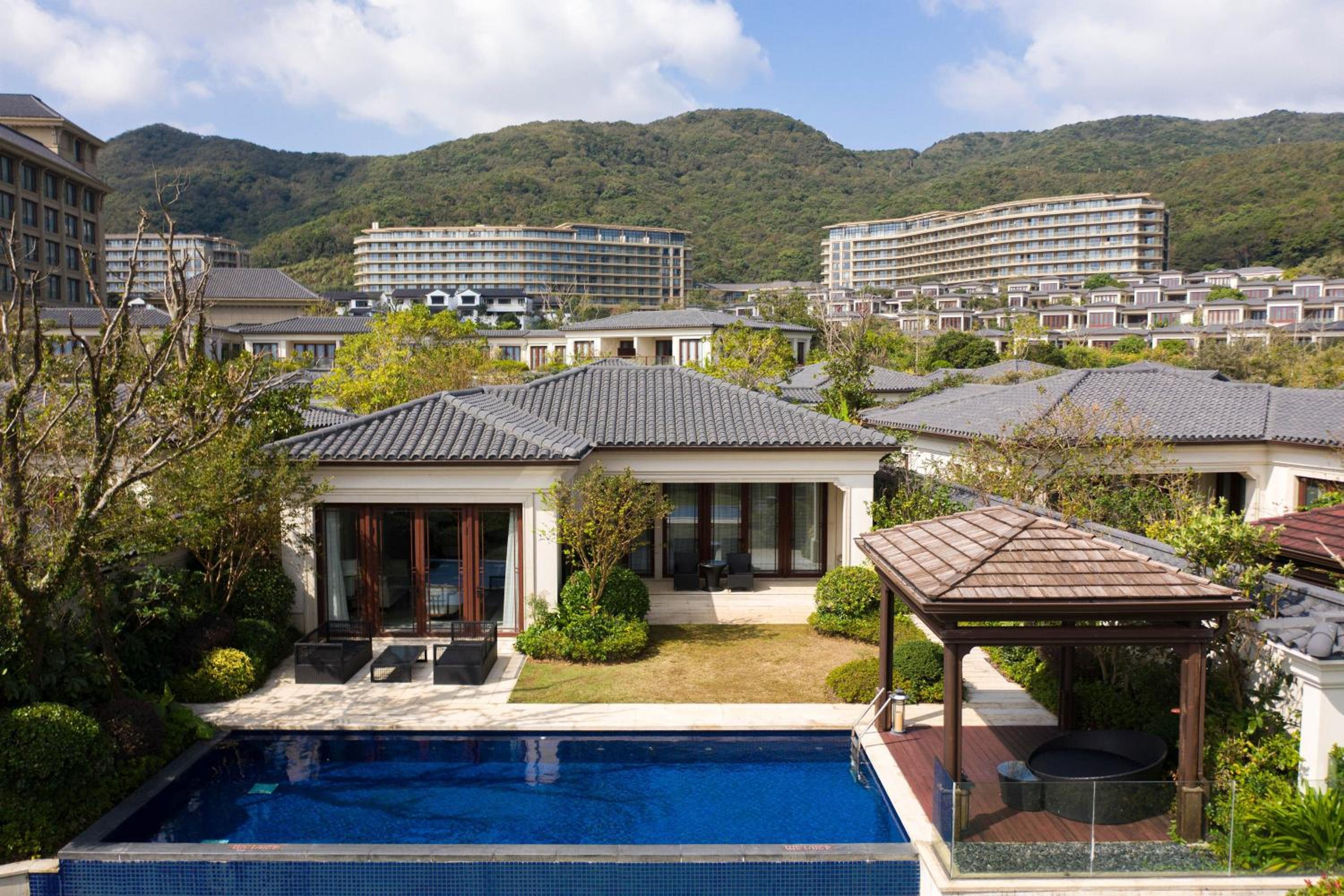Beachfront Pool Villa, Guest room, 1 King, Oceanfront photo 2