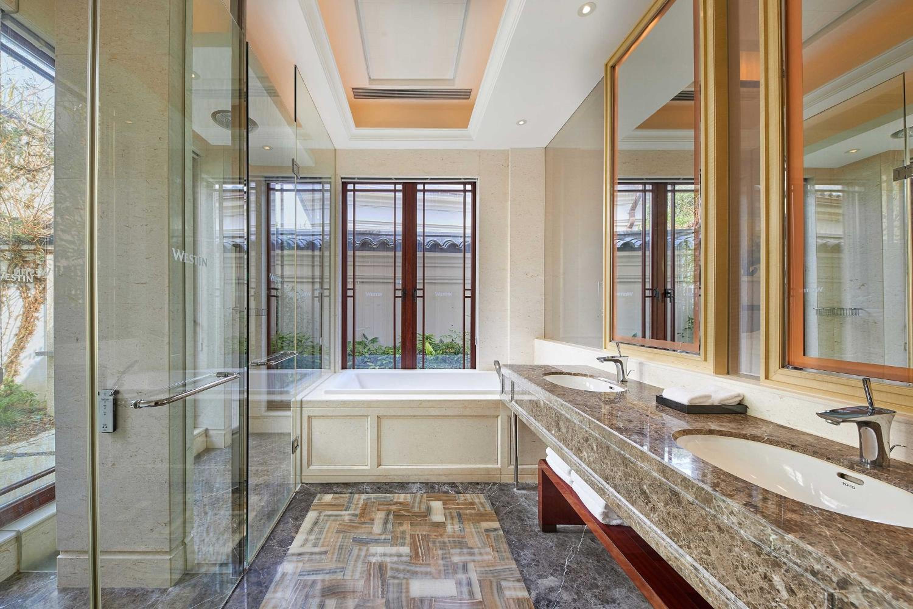 Beachfront Pool Villa, Guest room, 1 King, Oceanfront photo 3