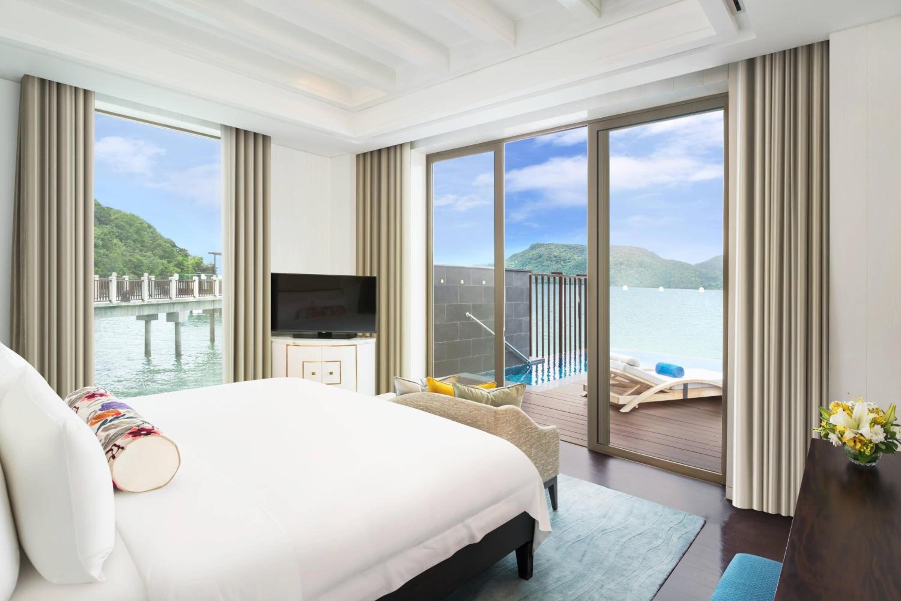  1 King Bed, Sea View, Sunset View, Outdoor Plunge Pool, 1-Bedroom Villa photo 2