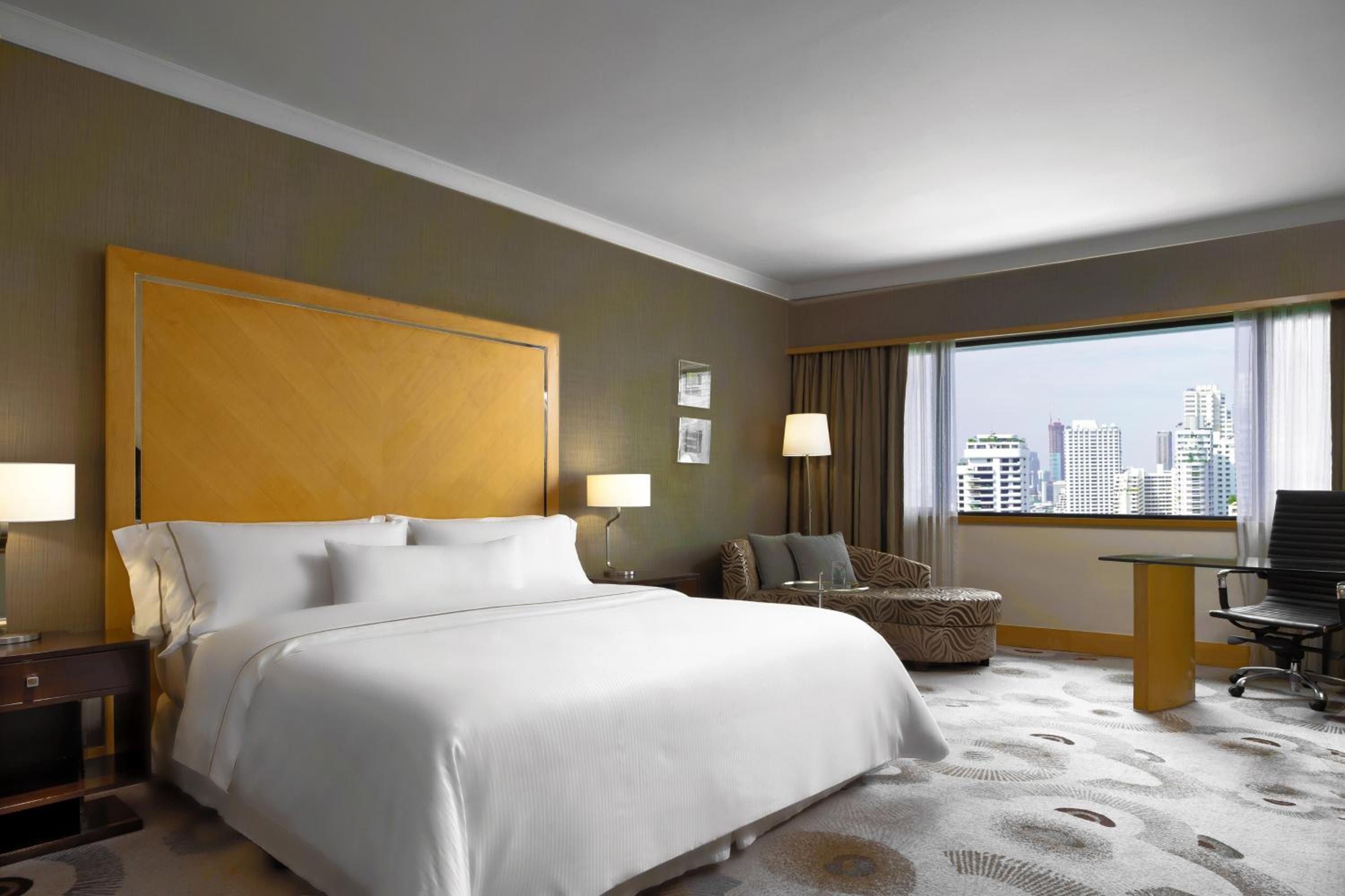 Deluxe Guest Room King thumbnail 5