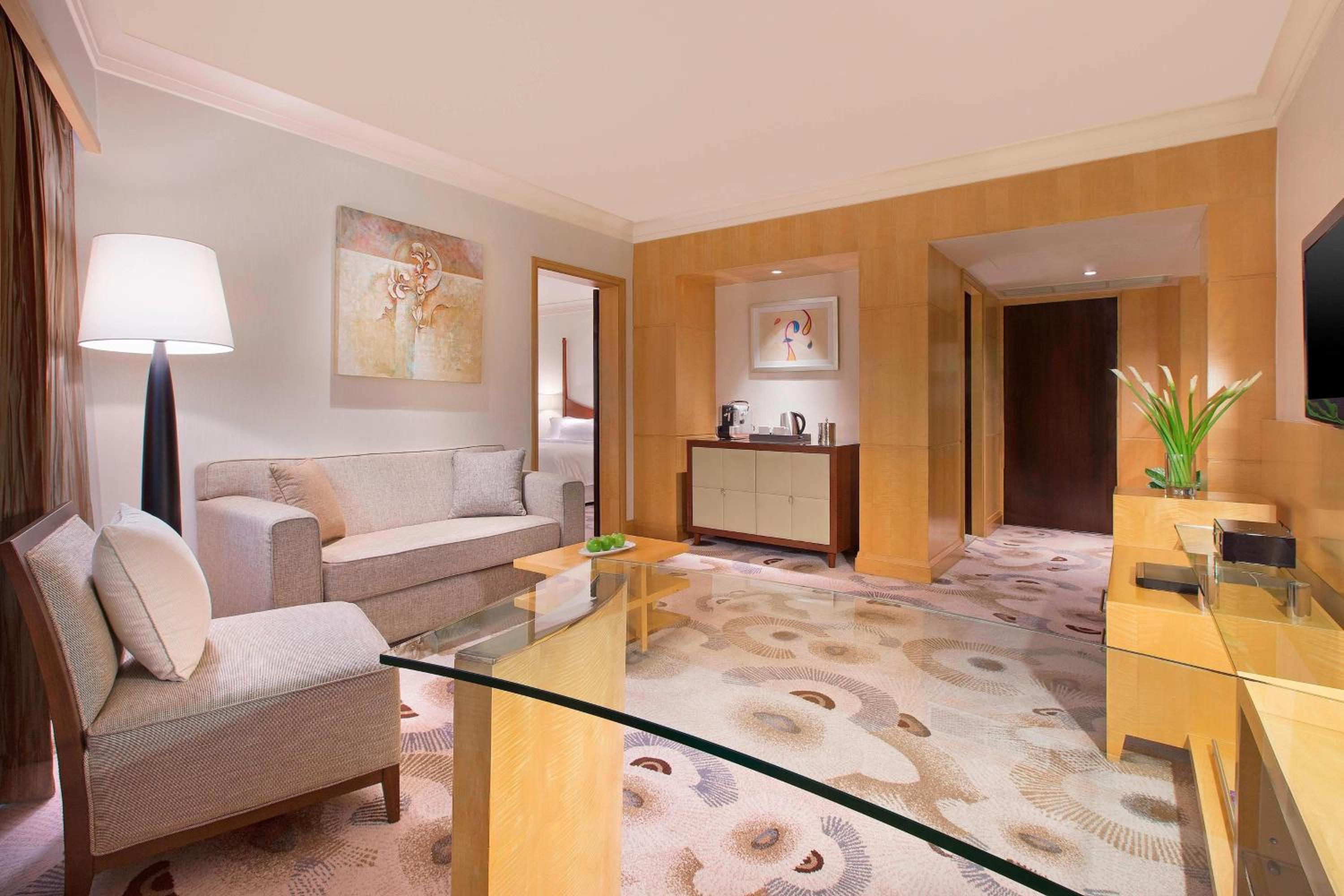 Deluxe Suite King Bed City View