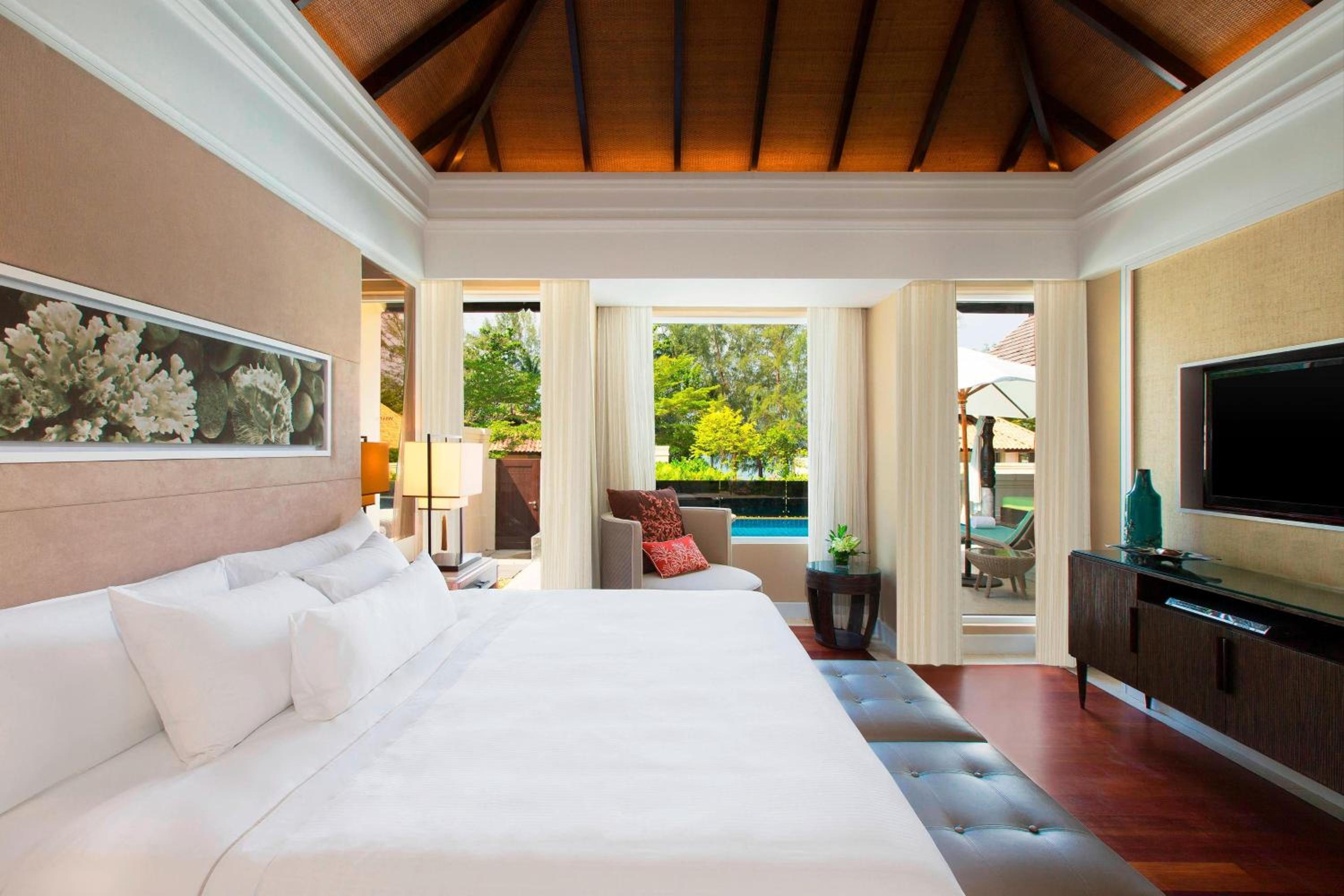 One-Bedroom King Villa with Private Pool and Partial Ocean View - Photo 4
