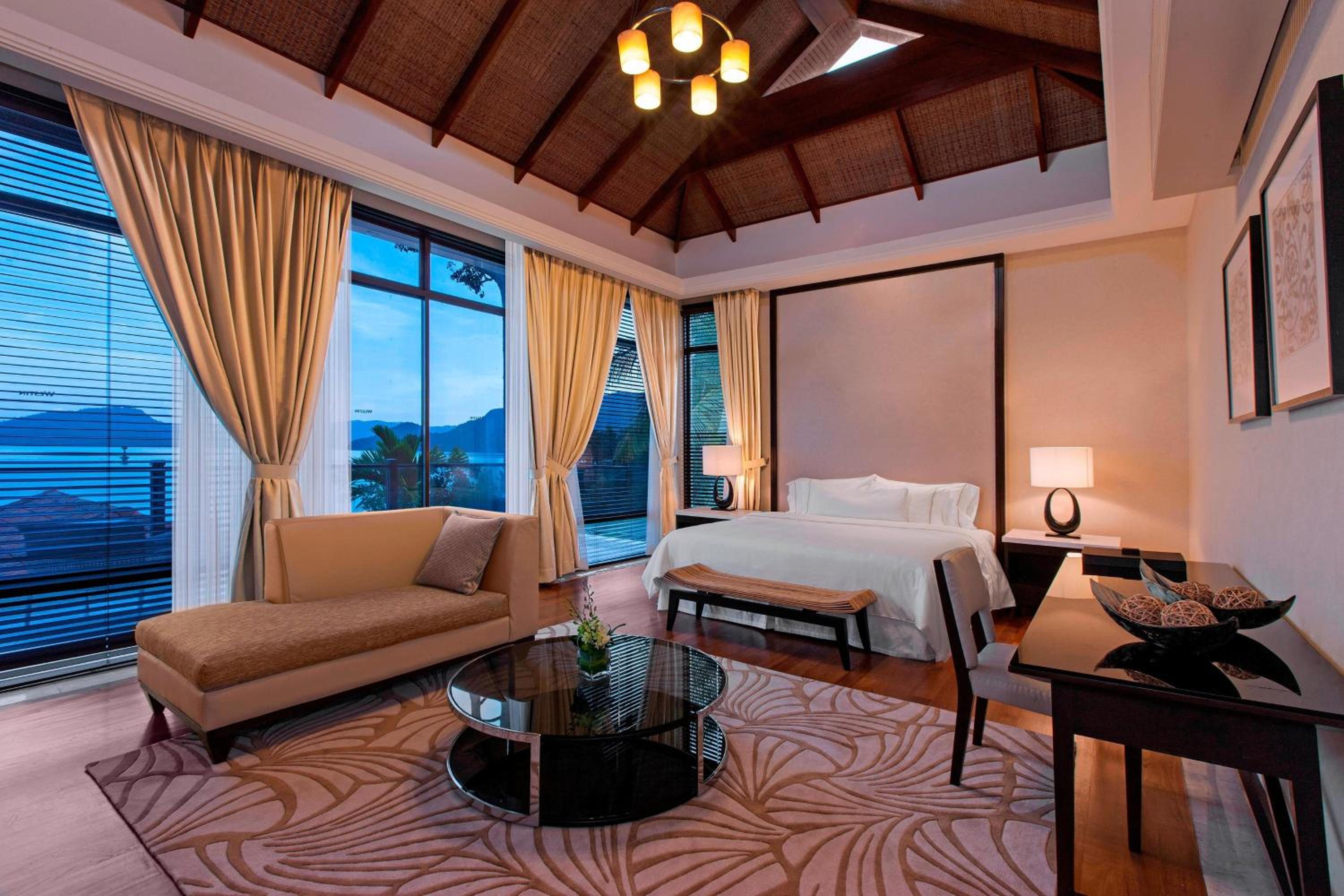 Five-Bedroom Villa with Private Pool and Ocean View - Photo 10