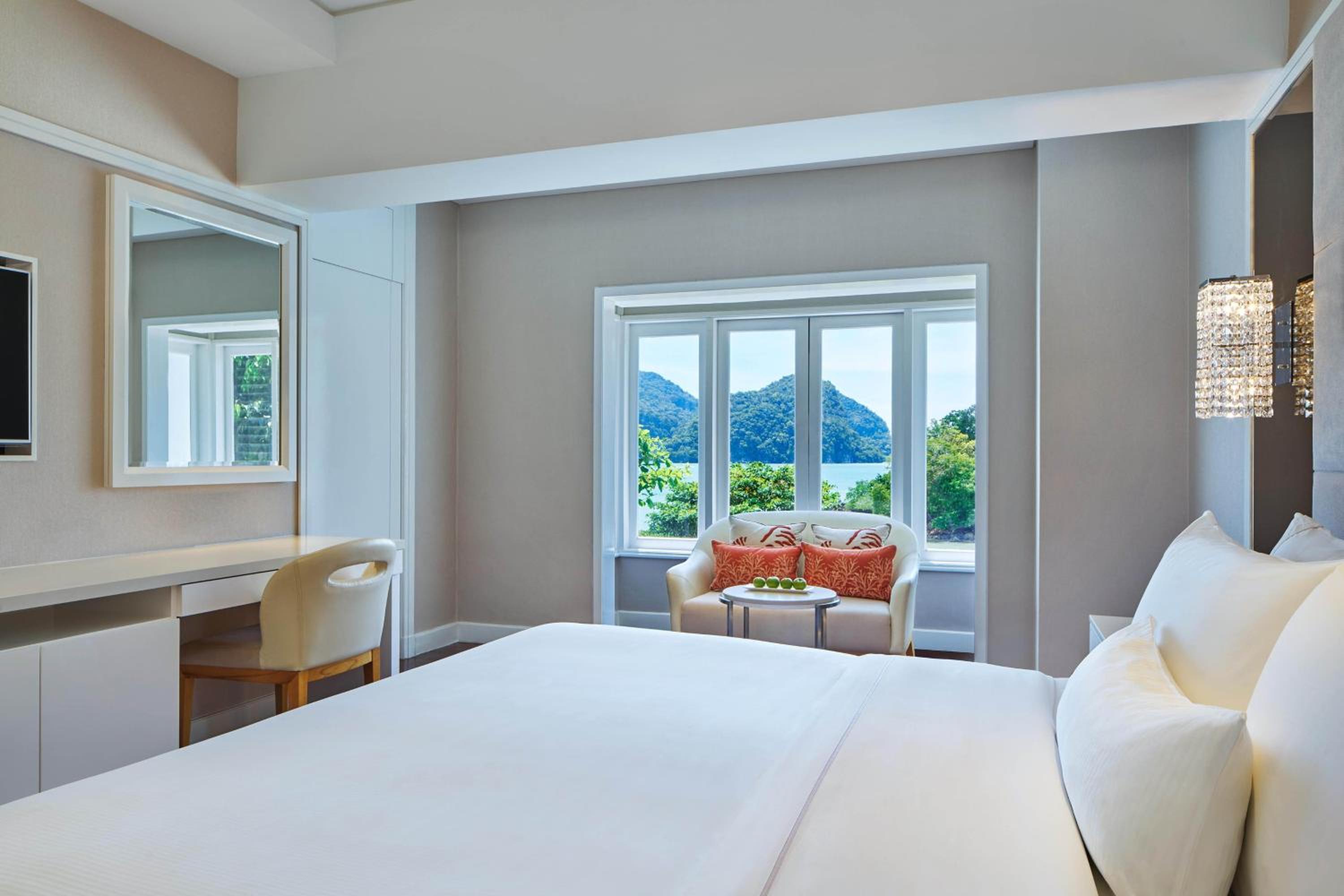 One-Bedroom King Suite with Ocean View - Photo 1