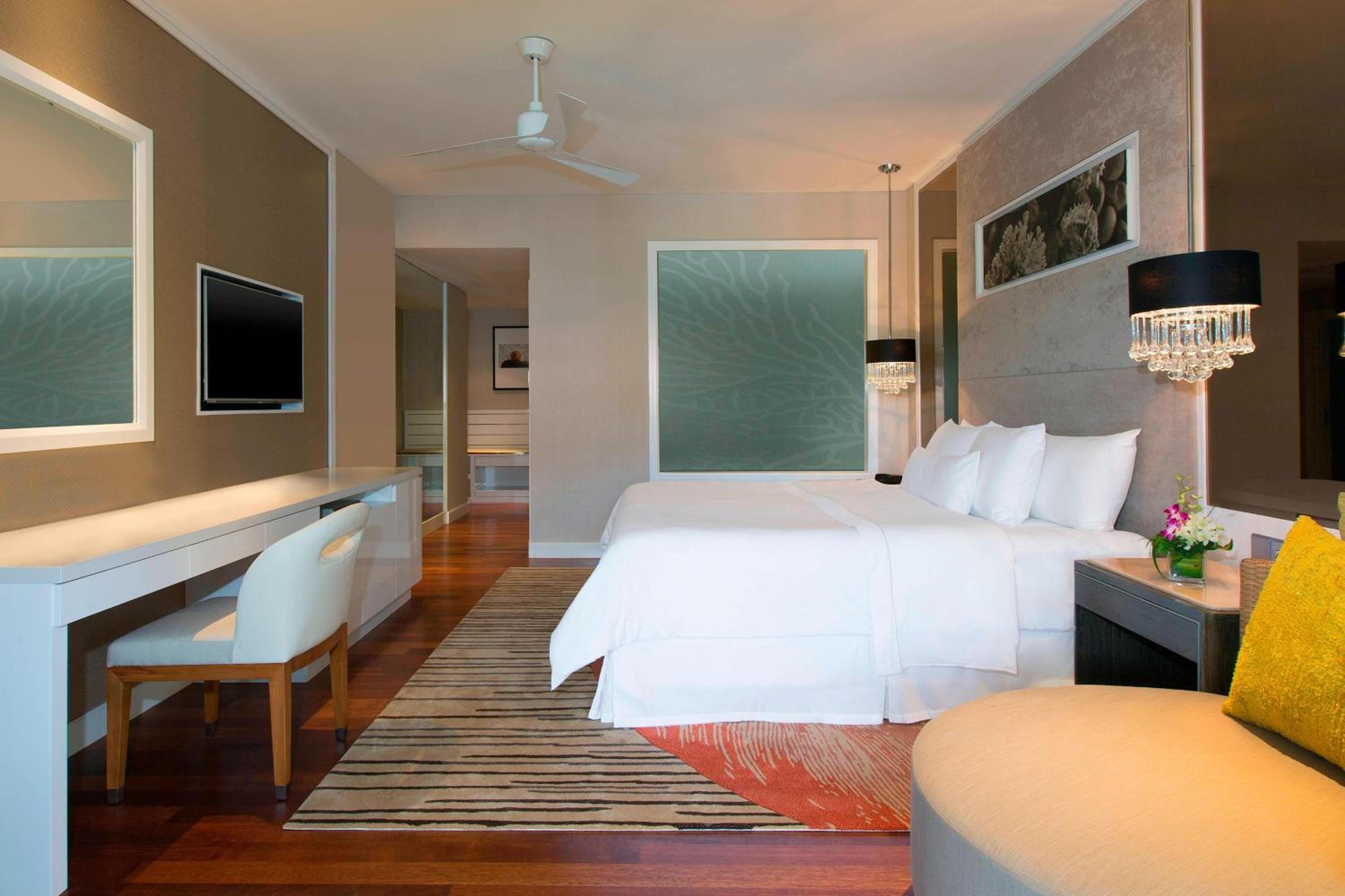 One-Bedroom King Suite with Ocean View - Photo 2