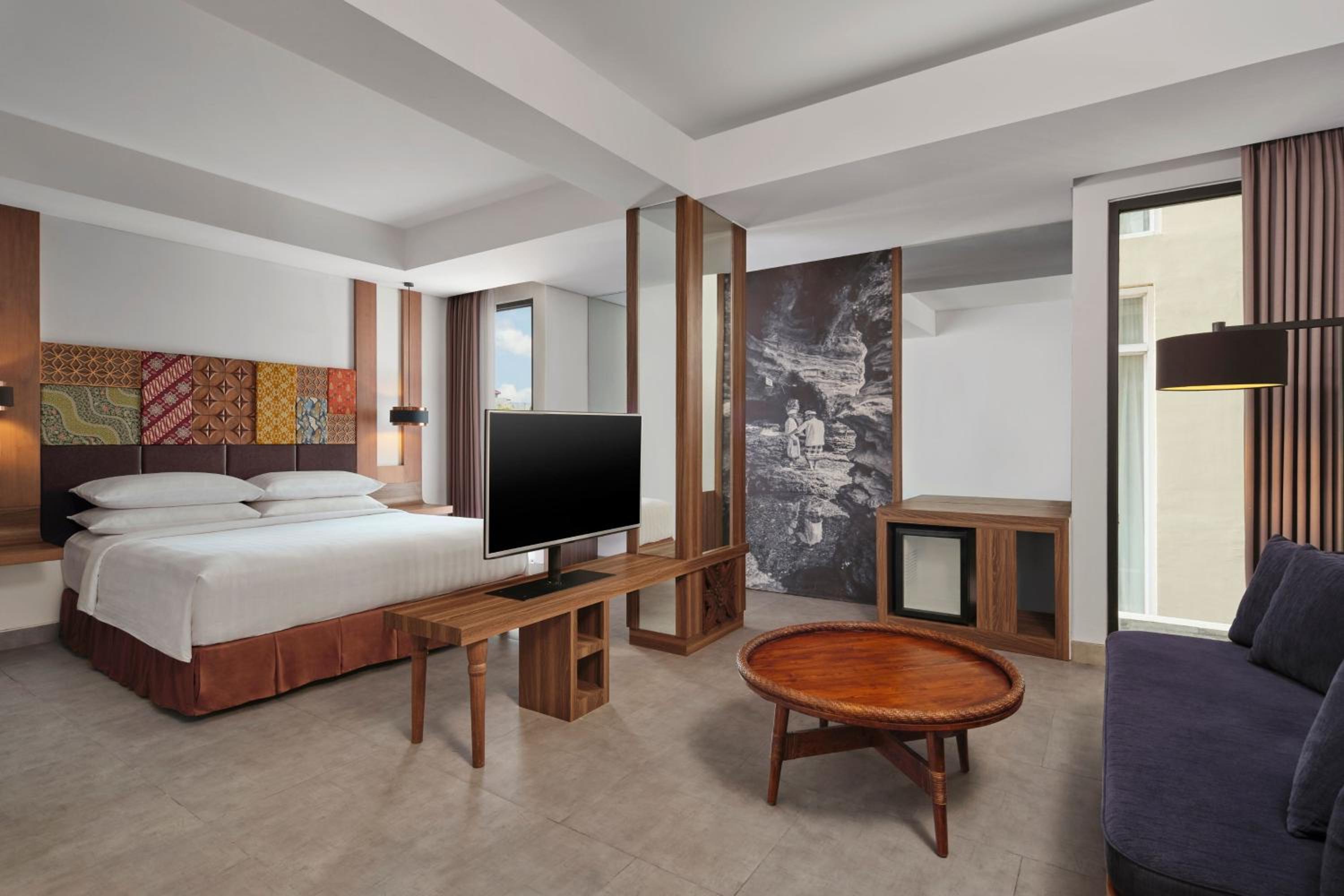 Junior King Suite with Balcony  photo 2