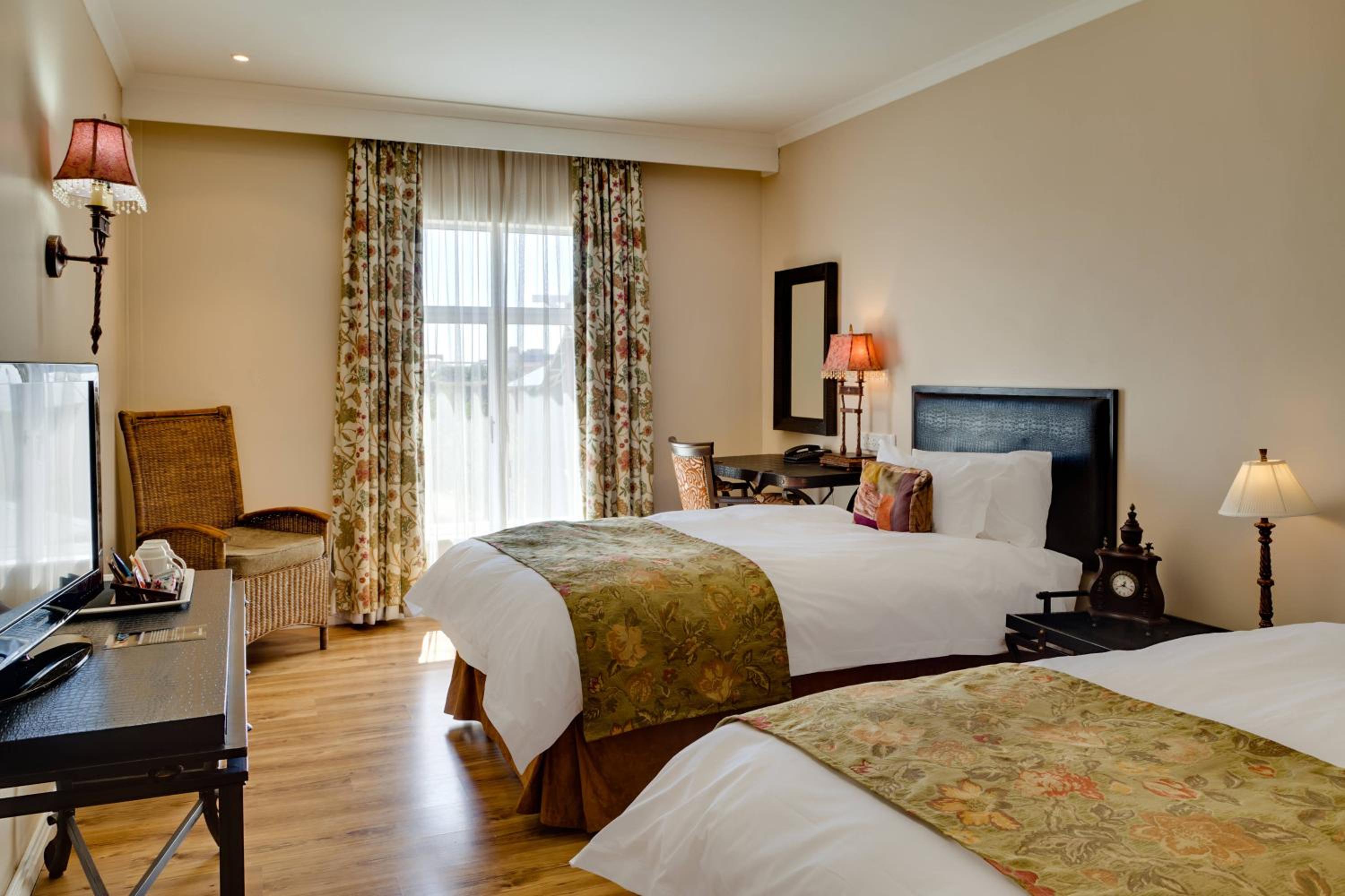 Larger Guest room, 2 Double - Photo 6