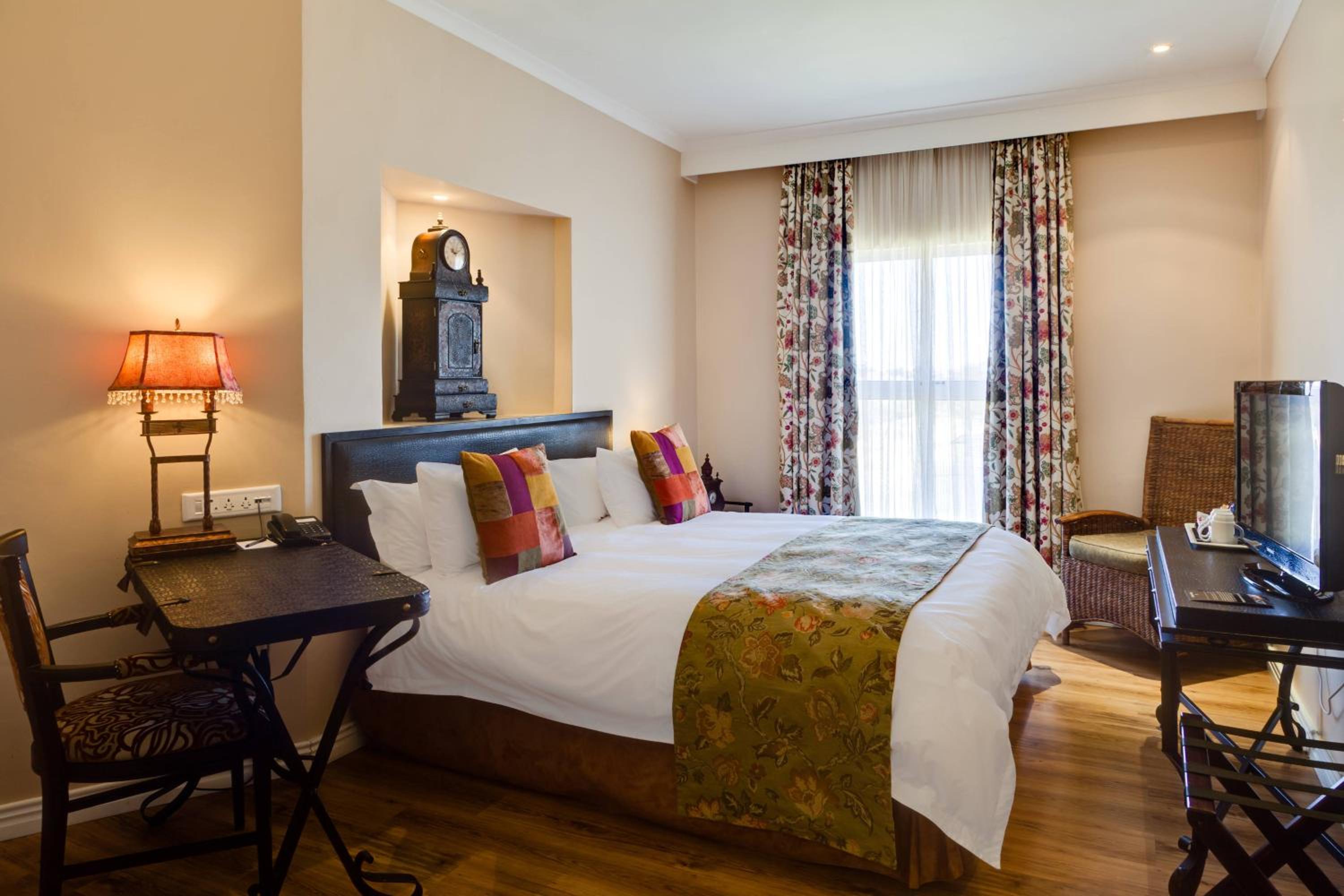 Guest Room, 1 King - Photo 9