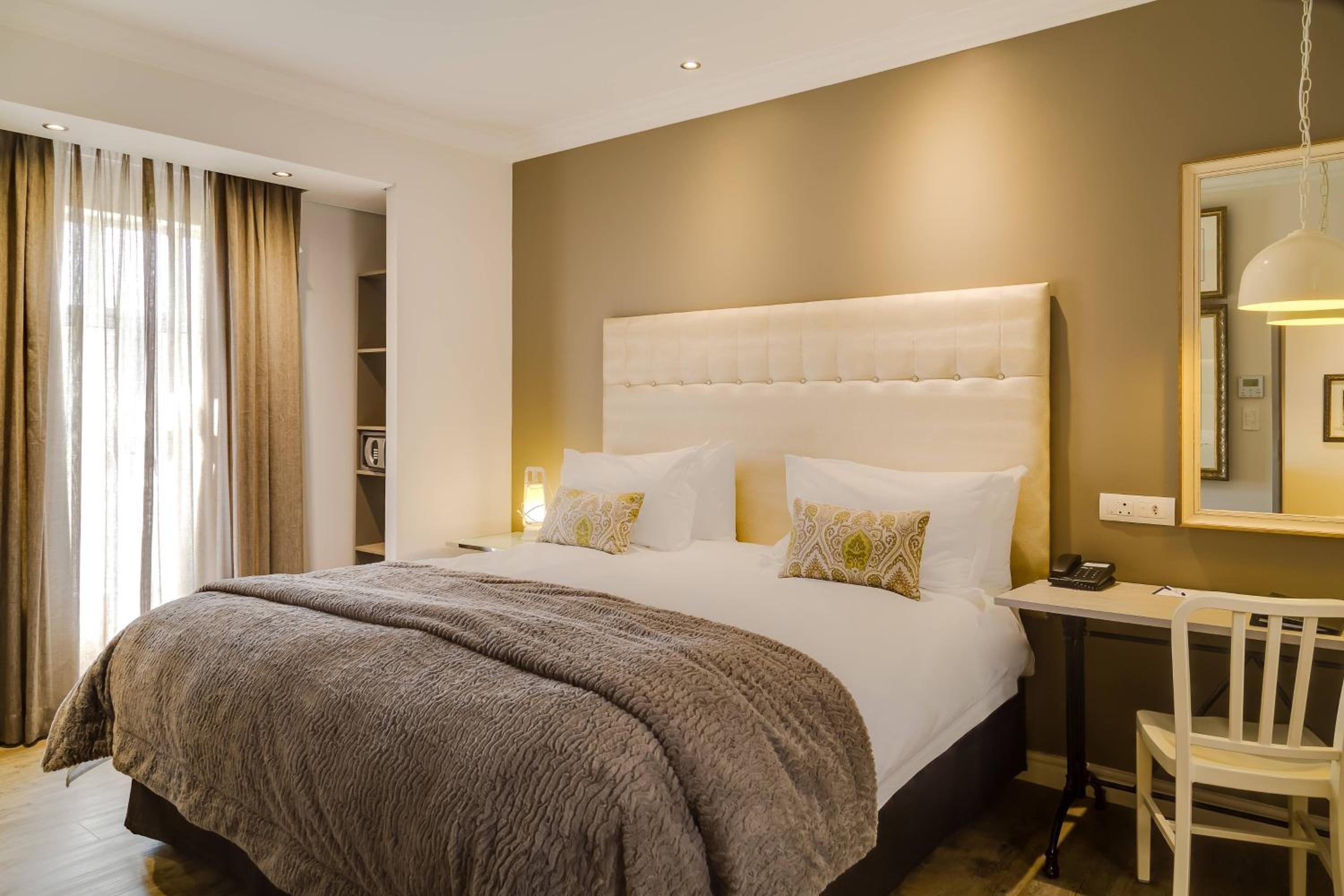 Larger Guest room, 1 King - Photo 6